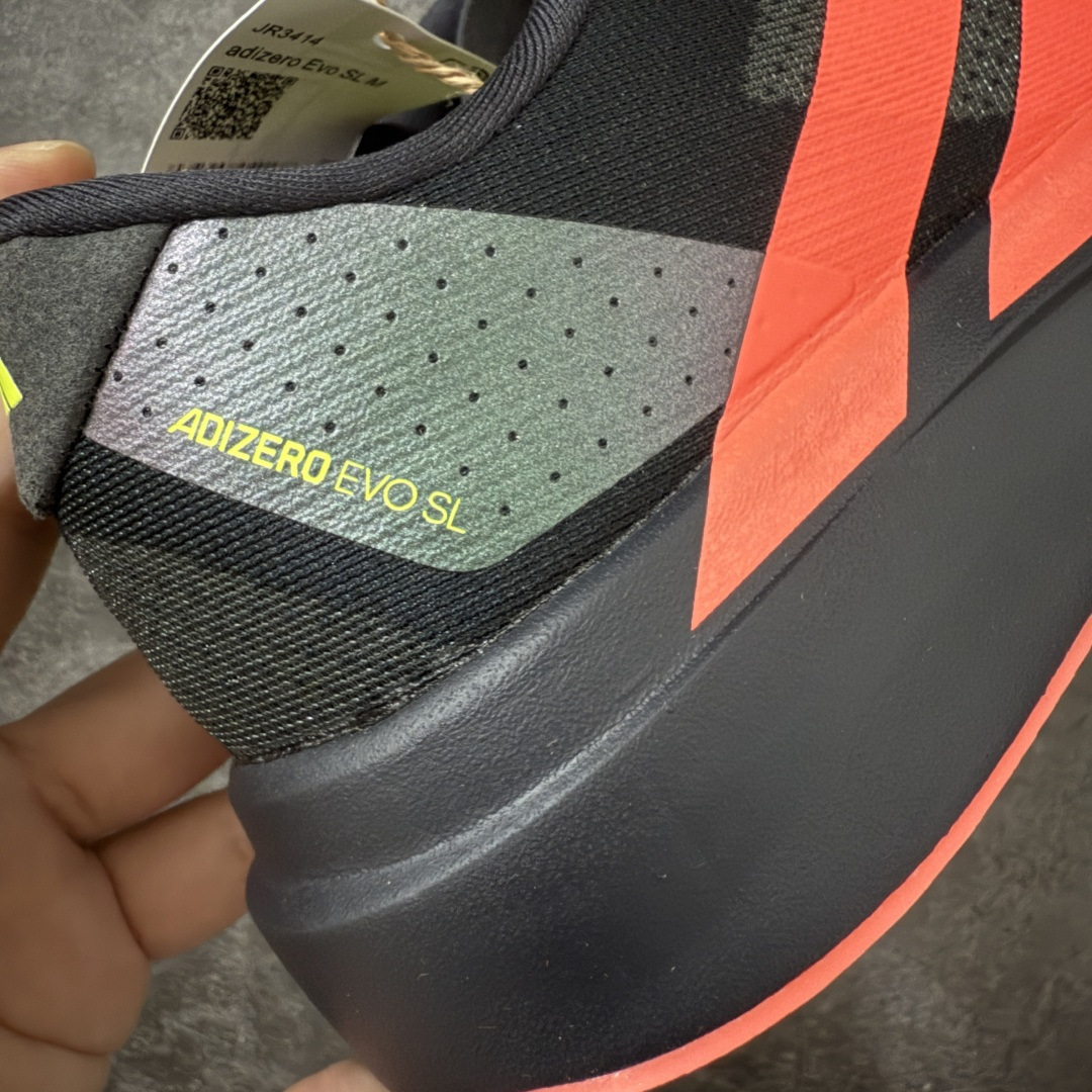 图片[3]-【XE版本】Adidas Adizero EVO SL 马拉松竞速专业跑鞋 市场最强版出货 原材料 内置碳板 原厂网纱潮流 超临界发泡大底 脚感软弹度与原版几乎无差别 细节目前市场最接近原版品质 外贸专供 最大做到48码 此款针织网面非常轻薄 纤维间的缝隙很大 可以保证跑步时的透气、排汗效果 鞋舌直接与两侧的内衬和鞋底连接在一起 在跑步过程中不会被鞋舌的左右移动所困扰 在标准鞋带孔的基础上再拓宽一组鞋带孔 适合不同脚型的需求 突破性 EnergyRods 技术，有助于跑者实现更好的成绩 中底独特的LIGHTSTRIKE PRO泡棉材质 微弹感觉在跑步过程中给予了良好的支撑体验 对于顶级精英和高水平进阶跑者来说 ADIOS PRO是一双值得信赖的竞速比赛用鞋 货号：JR3414 尺码：36-48-选品中心