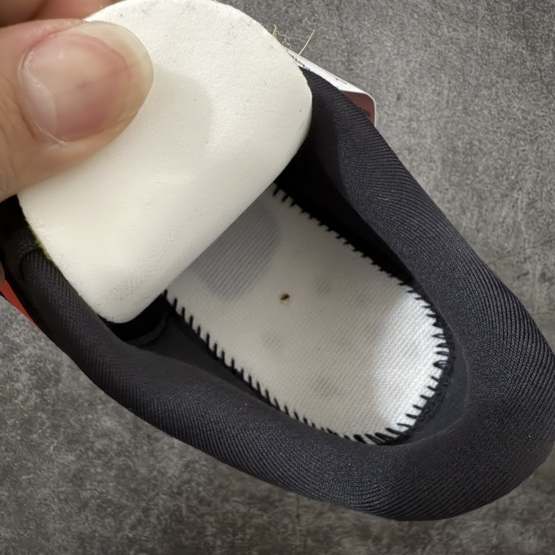 图片[9]-【XE版本】Adidas Adizero EVO SL 马拉松竞速专业跑鞋 市场最强版出货 原材料 内置碳板 原厂网纱潮流 超临界发泡大底 脚感软弹度与原版几乎无差别 细节目前市场最接近原版品质 外贸专供 最大做到48码 此款针织网面非常轻薄 纤维间的缝隙很大 可以保证跑步时的透气、排汗效果 鞋舌直接与两侧的内衬和鞋底连接在一起 在跑步过程中不会被鞋舌的左右移动所困扰 在标准鞋带孔的基础上再拓宽一组鞋带孔 适合不同脚型的需求 突破性 EnergyRods 技术，有助于跑者实现更好的成绩 中底独特的LIGHTSTRIKE PRO泡棉材质 微弹感觉在跑步过程中给予了良好的支撑体验 对于顶级精英和高水平进阶跑者来说 ADIOS PRO是一双值得信赖的竞速比赛用鞋 货号：JR3414 尺码：36-48-选品中心