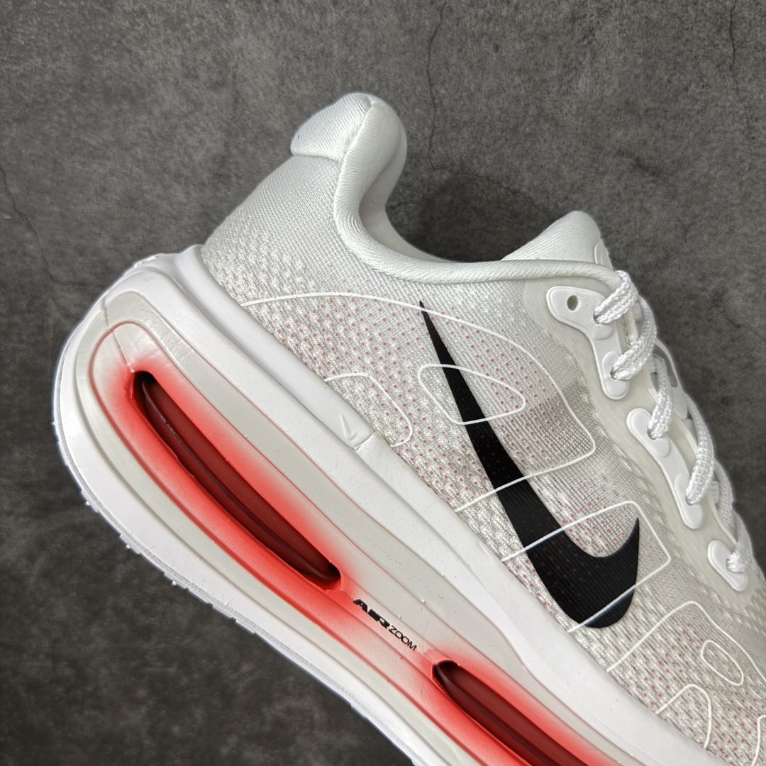 图片[7]-【XE纯原】NIKE VOMERO PREMIUM 全掌气垫缓震网面运动跑鞋 市场最强 没有之一 纯原生产线出品 原版开发 全部原材料 细节一比一打造 完美还原zp脚感 正确前后分离式两片纤维柱气垫 上下包裹超软弹泡棉 正确组合大底 区别市场通货 版型完美 鞋面材料同步原版1：1 全部原版开发校对 欢迎对比💪🏻 Nike 运用 Air技术专利，推出 Nike Pegasus Premium，沿用经典 Pegasus 系列产品深受跑者喜爱的缓震功能，并配置 Nike 首款可见式塑形 Air Zoom 气垫。 全掌可见的AirZoom首次在Pegasus系列中出现，模仿了Vaporfly的碳板曲线，增强了跑步时的流畅过渡。 货号：HQ2050-103 尺码：39-46（半）-选品中心