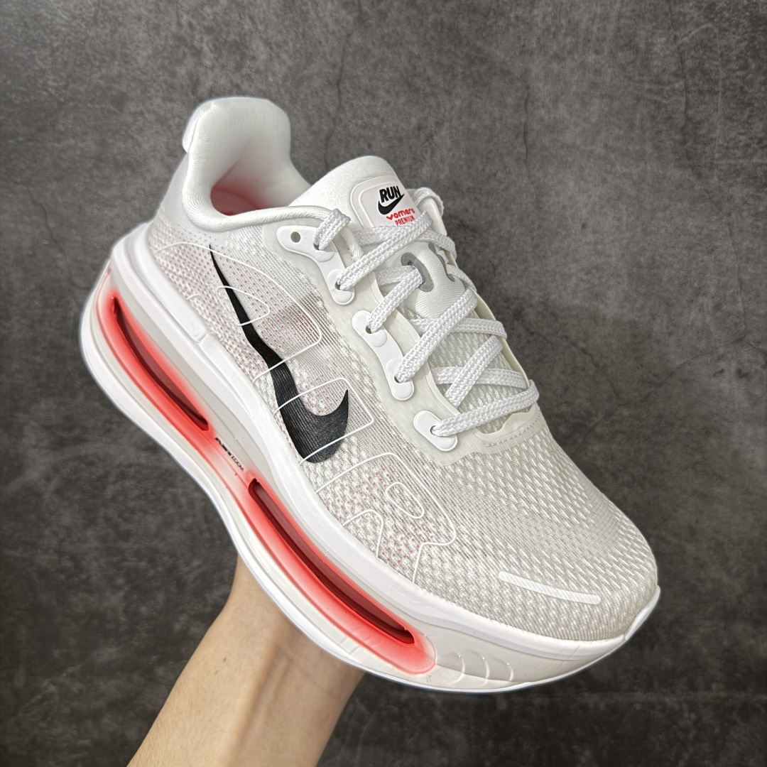 图片[3]-【XE纯原】NIKE VOMERO PREMIUM 全掌气垫缓震网面运动跑鞋 市场最强 没有之一 纯原生产线出品 原版开发 全部原材料 细节一比一打造 完美还原zp脚感 正确前后分离式两片纤维柱气垫 上下包裹超软弹泡棉 正确组合大底 区别市场通货 版型完美 鞋面材料同步原版1：1 全部原版开发校对 欢迎对比💪🏻 Nike 运用 Air技术专利，推出 Nike Pegasus Premium，沿用经典 Pegasus 系列产品深受跑者喜爱的缓震功能，并配置 Nike 首款可见式塑形 Air Zoom 气垫。 全掌可见的AirZoom首次在Pegasus系列中出现，模仿了Vaporfly的碳板曲线，增强了跑步时的流畅过渡。 货号：HQ2050-103 尺码：39-46（半）-选品中心