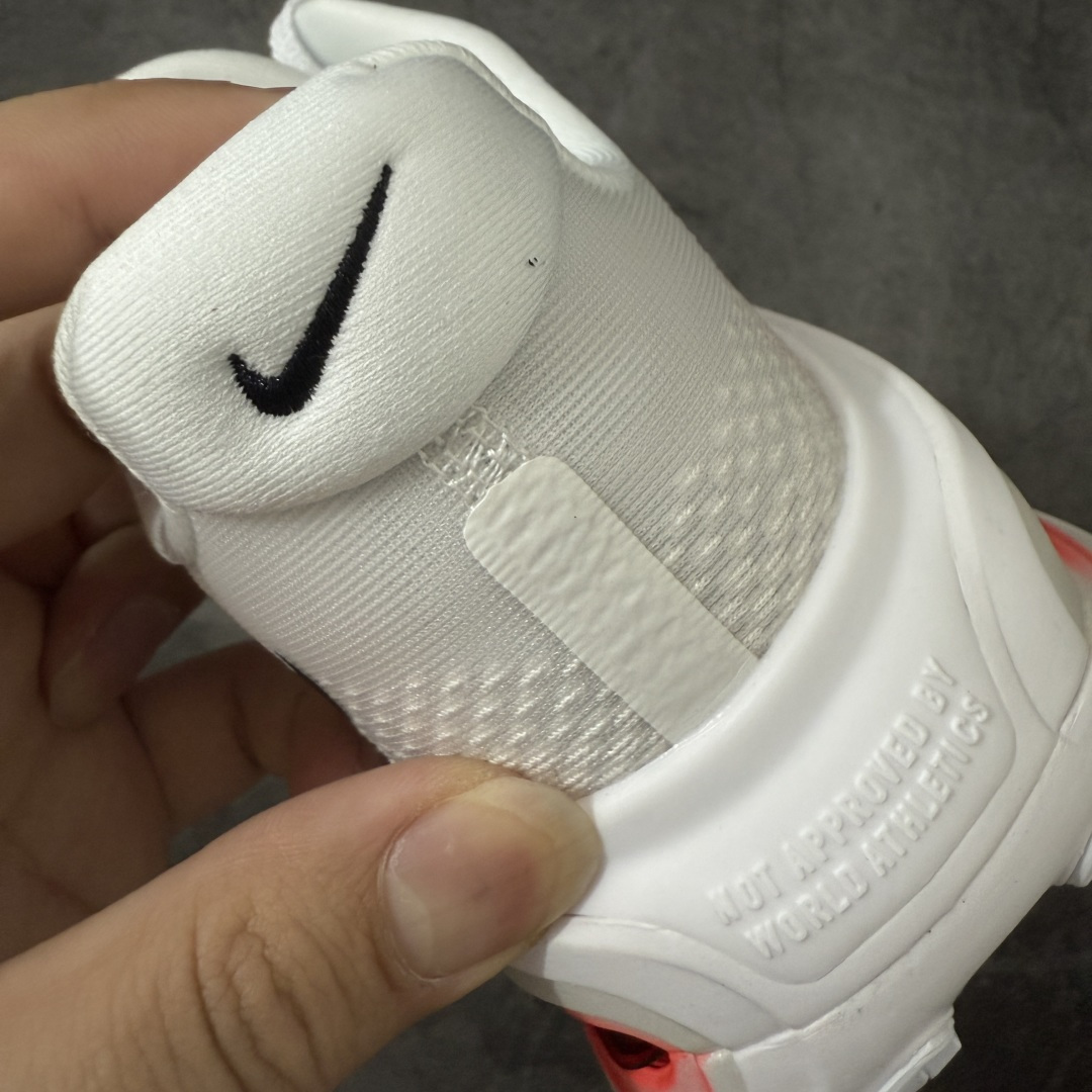 图片[2]-【XE纯原】NIKE VOMERO PREMIUM 全掌气垫缓震网面运动跑鞋 市场最强 没有之一 纯原生产线出品 原版开发 全部原材料 细节一比一打造 完美还原zp脚感 正确前后分离式两片纤维柱气垫 上下包裹超软弹泡棉 正确组合大底 区别市场通货 版型完美 鞋面材料同步原版1：1 全部原版开发校对 欢迎对比💪🏻 Nike 运用 Air技术专利，推出 Nike Pegasus Premium，沿用经典 Pegasus 系列产品深受跑者喜爱的缓震功能，并配置 Nike 首款可见式塑形 Air Zoom 气垫。 全掌可见的AirZoom首次在Pegasus系列中出现，模仿了Vaporfly的碳板曲线，增强了跑步时的流畅过渡。 货号：HQ2050-103 尺码：39-46（半）-选品中心