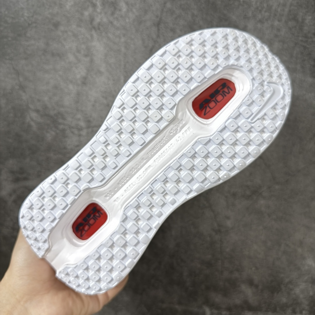 图片[9]-【XE纯原】NIKE VOMERO PREMIUM 全掌气垫缓震网面运动跑鞋 市场最强 没有之一 纯原生产线出品 原版开发 全部原材料 细节一比一打造 完美还原zp脚感 正确前后分离式两片纤维柱气垫 上下包裹超软弹泡棉 正确组合大底 区别市场通货 版型完美 鞋面材料同步原版1：1 全部原版开发校对 欢迎对比💪🏻 Nike 运用 Air技术专利，推出 Nike Pegasus Premium，沿用经典 Pegasus 系列产品深受跑者喜爱的缓震功能，并配置 Nike 首款可见式塑形 Air Zoom 气垫。 全掌可见的AirZoom首次在Pegasus系列中出现，模仿了Vaporfly的碳板曲线，增强了跑步时的流畅过渡。 货号：HQ2050-103 尺码：39-46（半）-选品中心