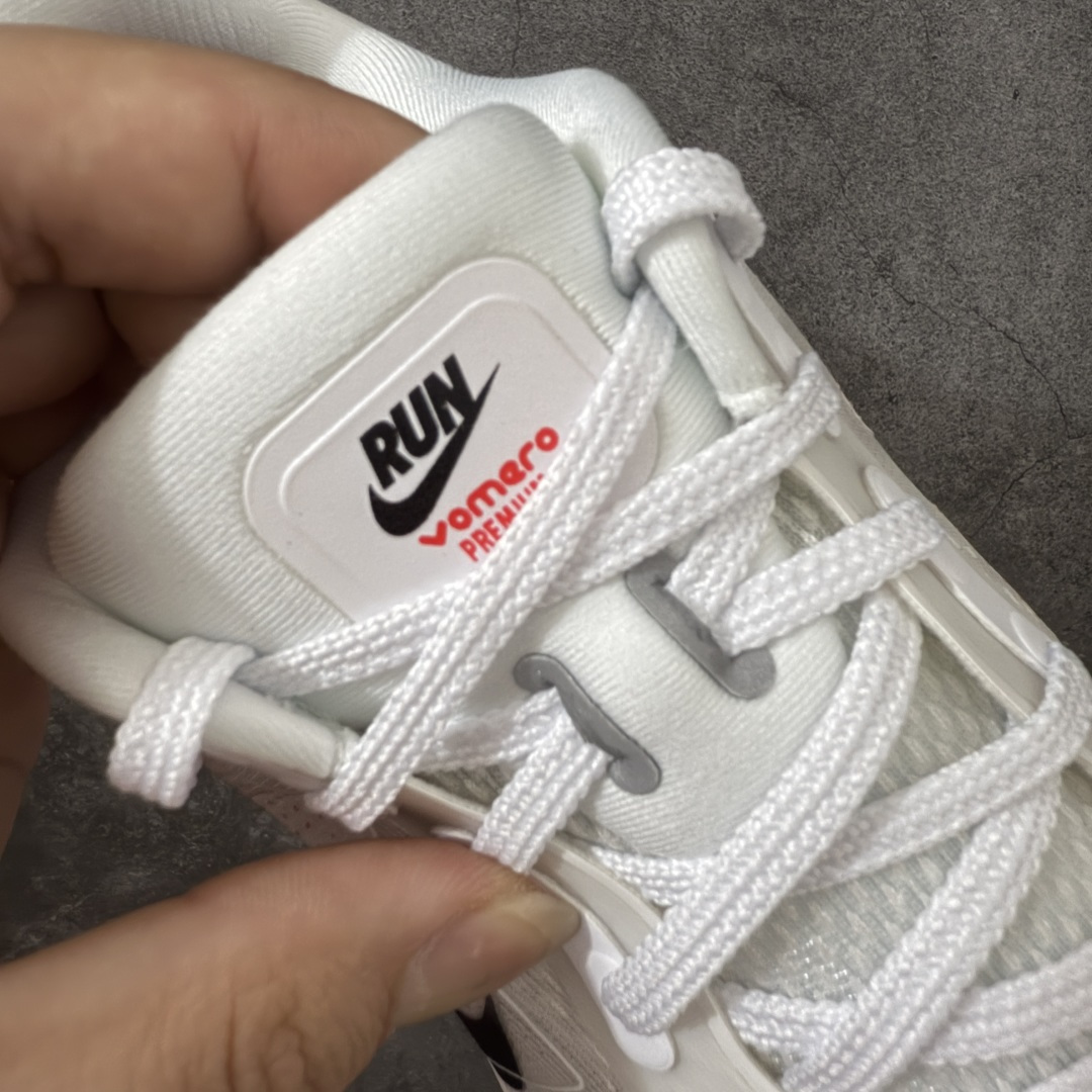图片[6]-【XE纯原】NIKE VOMERO PREMIUM 全掌气垫缓震网面运动跑鞋 市场最强 没有之一 纯原生产线出品 原版开发 全部原材料 细节一比一打造 完美还原zp脚感 正确前后分离式两片纤维柱气垫 上下包裹超软弹泡棉 正确组合大底 区别市场通货 版型完美 鞋面材料同步原版1：1 全部原版开发校对 欢迎对比💪🏻 Nike 运用 Air技术专利，推出 Nike Pegasus Premium，沿用经典 Pegasus 系列产品深受跑者喜爱的缓震功能，并配置 Nike 首款可见式塑形 Air Zoom 气垫。 全掌可见的AirZoom首次在Pegasus系列中出现，模仿了Vaporfly的碳板曲线，增强了跑步时的流畅过渡。 货号：HQ2050-103 尺码：39-46（半）-选品中心