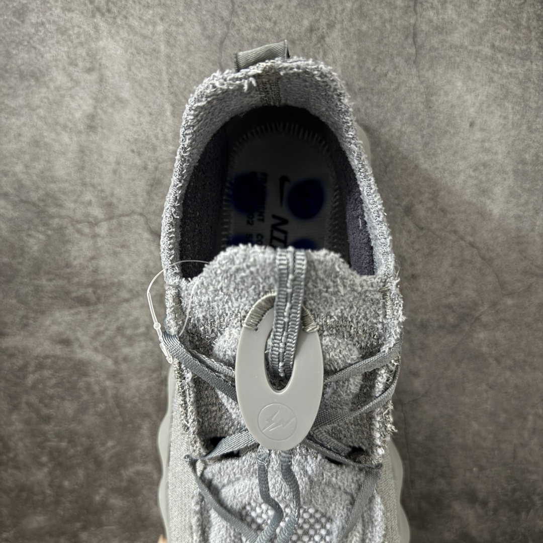 图片[8]-【渠道版】Fragment Design x NK Mind 002 藤原浩联名 足底按摩舒适运动休闲训练鞋 黑蓝 IQ8504-001 全套原厂楦头原纸板数据档案 历时四个月倾力打造 原厂0937机台Flyknit飞织工艺 鞋面针织密度弹性完美同步原鞋 工艺同步公司 原厂压底模 加固按摩单元 防止颗粒松动 原装TUP鞋扣 亮黑后跟条 白色字体采用工业级丝网印刷（丝印）工艺 字体边缘锐利清晰 笔画粗细均匀 没有毛边或晕染 依旧延续Mind系列的标志性外观 采用黑色Flyknit鞋面 并用到拼接结构和外露缝线强调设计感 鞋底依旧配备22个皇家蓝独立泡棉按摩球 鞋底的FRAGMENT经典标语也同样保留其中 还在鞋舌加入了一块印有闪电章的特殊提环 来进一步表明联名身份 正常尺码 尺码：36 36.5 37.5 38 38.5 39 40 40.5 41 42 42.5 43 44 44.5 45 46.5 47.5-选品中心