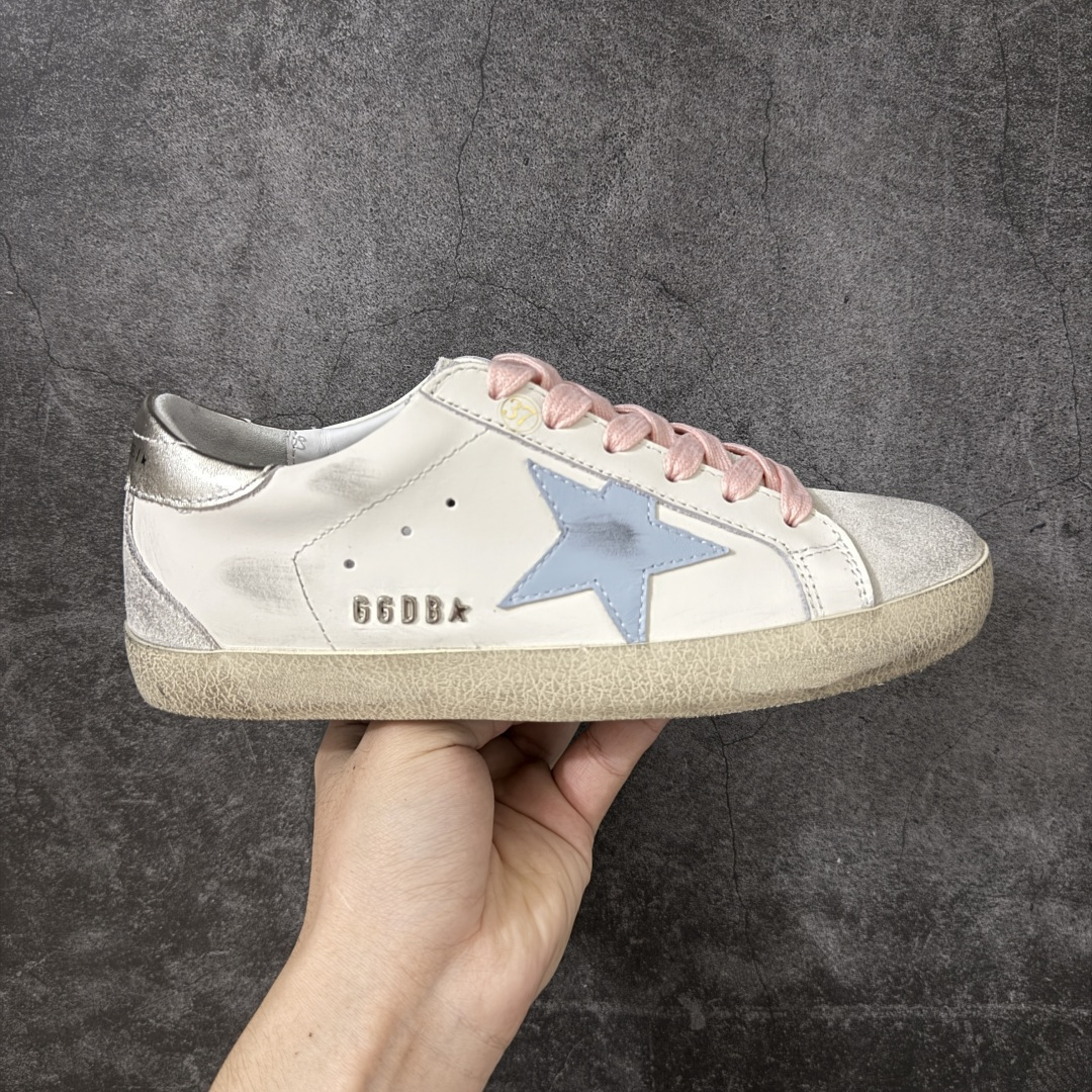 【莞产外贸版】GGDB Golden Goose Super Star 小脏鞋运动鞋 头层牛皮A级皮市面最顶级最性价比版本 欢迎各位外贸大佬拿样对比‼️ 火爆全网各路明星纷纷上脚,头层牛皮小脏鞋,顶级品质 全部细节官网同步 完美精细做工,全手工打磨做旧,自带3厘米内增高,巴黎时装周出镜率最高的小脏鞋。2020Golden Goose 官网同步上新,舒服不磨脚! 尺码:35 36 37 38 39 40-选品中心
