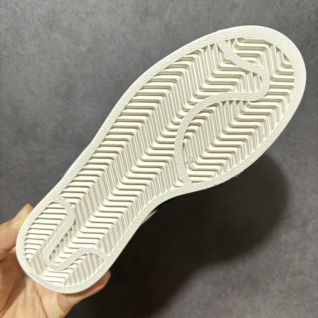 图片[9]-【H11顶级头层版】adidas originals Superstar 2 贝壳头 简约经典 舒适时尚 复古板鞋 男女同款 黑白 货号：HQ2285 全新升级版 皮料改进至头层原厂皮 原盒 原底原料 开模打造 原厂织唛鞋标 高精密准度 原楦原纸板开发 匹配原版98%以上 后跟垫棉独家呈现 反口里弧度正确 原厂鞋垫 背胶 后跟电绣针数 与正品一致 原厂皮料 原厂车缝线 质感无敌 皮料切割干净 无任何毛边 清洁度细节完美 进口港宝加持 后跟自然饱满 还原公司包裹性 鞋面采用原装数据贴合技术 全方位贴合包裹脚型 鞋跟部鞋底牵引设计 提供强大的抓地性能 更适应不同实战场地路面 尺码：35.5 36 36.5 37.5 38 38.5 39 40 40.5 41 42 42.5 43 44 45-选品中心