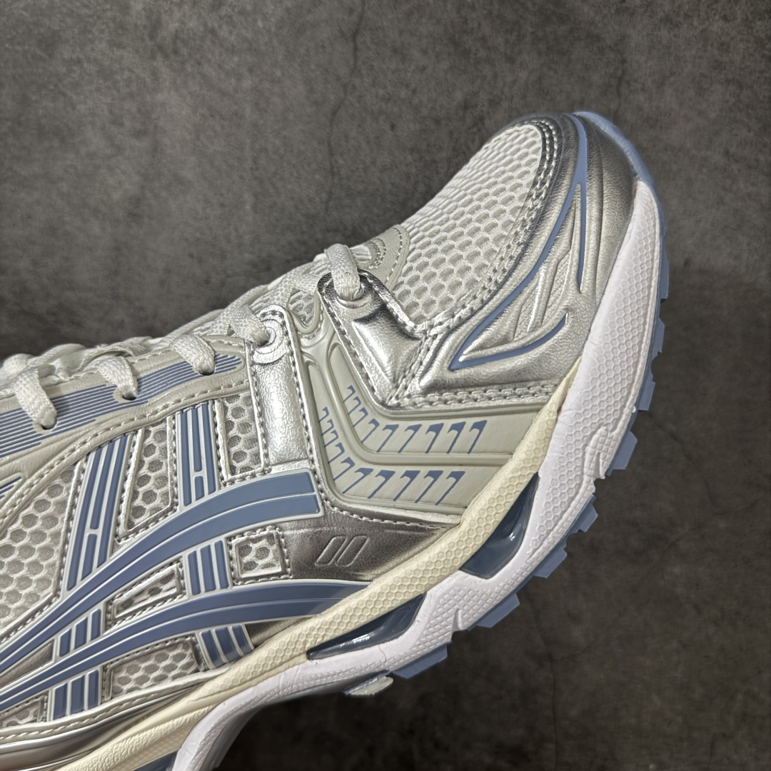 图片[6]-【总裁版】 ASICS GEL-KAYANO 14 亚瑟士系列轻量缓震休闲运动跑步鞋 市场天花板品质 鞋型细节秒杀市场流通版本 知名大厂出品 原版开发 细节完美把控 独家私模五层组合大底 原厂定制缓震硅胶加持 原盒原配 官方四联吊牌 一比一同步原鞋工艺和用料 后跟一样采用了GEL缓震胶 整体系列设计非常的科技感！ 锻炼跑步的同时让你一样时尚百搭！ 设计师 Hidenori Yamashita 以「Flash」一词为灵感，创造出未来感金属色鞋面，改造升级内在性能，由内而外全面革新，为 GEL-KAYANO 家族传承及经典跑鞋文化的延续，创下里程碑式作品。ASICS GEL – KAYANO 14 跑鞋重新诠释了复古的跑步形状，并以其 2000 年代后期的美学理念重新铺装，银色与蓝色的鞋面极为高档.网面铺陈与鞋面、鞋头多处细节位增添了透气性。ASICS GEL – KAYANO 14的鞋后跟部中底上以及多密度耐磨鞋底增加了 GEL 缓震胶，提供高抗冲击性、缓冲性、可保护脚部免受地面冲击的影响，穿着舒适性十足「入手同款」 尺码：36 37 37.5 38 39 39.5 40.5 41.5 42 42.5 43.5 44 45 46-选品中心