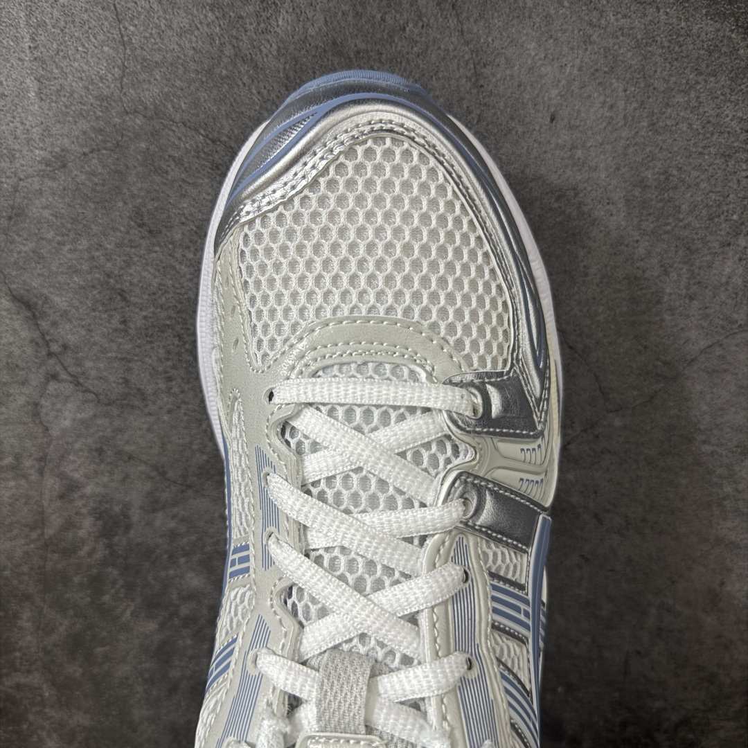 图片[5]-【总裁版】 ASICS GEL-KAYANO 14 亚瑟士系列轻量缓震休闲运动跑步鞋 市场天花板品质 鞋型细节秒杀市场流通版本 知名大厂出品 原版开发 细节完美把控 独家私模五层组合大底 原厂定制缓震硅胶加持 原盒原配 官方四联吊牌 一比一同步原鞋工艺和用料 后跟一样采用了GEL缓震胶 整体系列设计非常的科技感！ 锻炼跑步的同时让你一样时尚百搭！ 设计师 Hidenori Yamashita 以「Flash」一词为灵感，创造出未来感金属色鞋面，改造升级内在性能，由内而外全面革新，为 GEL-KAYANO 家族传承及经典跑鞋文化的延续，创下里程碑式作品。ASICS GEL – KAYANO 14 跑鞋重新诠释了复古的跑步形状，并以其 2000 年代后期的美学理念重新铺装，银色与蓝色的鞋面极为高档.网面铺陈与鞋面、鞋头多处细节位增添了透气性。ASICS GEL – KAYANO 14的鞋后跟部中底上以及多密度耐磨鞋底增加了 GEL 缓震胶，提供高抗冲击性、缓冲性、可保护脚部免受地面冲击的影响，穿着舒适性十足「入手同款」 尺码：36 37 37.5 38 39 39.5 40.5 41.5 42 42.5 43.5 44 45 46-选品中心