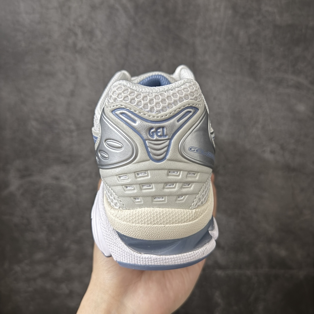 图片[4]-【总裁版】 ASICS GEL-KAYANO 14 亚瑟士系列轻量缓震休闲运动跑步鞋 市场天花板品质 鞋型细节秒杀市场流通版本 知名大厂出品 原版开发 细节完美把控 独家私模五层组合大底 原厂定制缓震硅胶加持 原盒原配 官方四联吊牌 一比一同步原鞋工艺和用料 后跟一样采用了GEL缓震胶 整体系列设计非常的科技感！ 锻炼跑步的同时让你一样时尚百搭！ 设计师 Hidenori Yamashita 以「Flash」一词为灵感，创造出未来感金属色鞋面，改造升级内在性能，由内而外全面革新，为 GEL-KAYANO 家族传承及经典跑鞋文化的延续，创下里程碑式作品。ASICS GEL – KAYANO 14 跑鞋重新诠释了复古的跑步形状，并以其 2000 年代后期的美学理念重新铺装，银色与蓝色的鞋面极为高档.网面铺陈与鞋面、鞋头多处细节位增添了透气性。ASICS GEL – KAYANO 14的鞋后跟部中底上以及多密度耐磨鞋底增加了 GEL 缓震胶，提供高抗冲击性、缓冲性、可保护脚部免受地面冲击的影响，穿着舒适性十足「入手同款」 尺码：36 37 37.5 38 39 39.5 40.5 41.5 42 42.5 43.5 44 45 46-选品中心