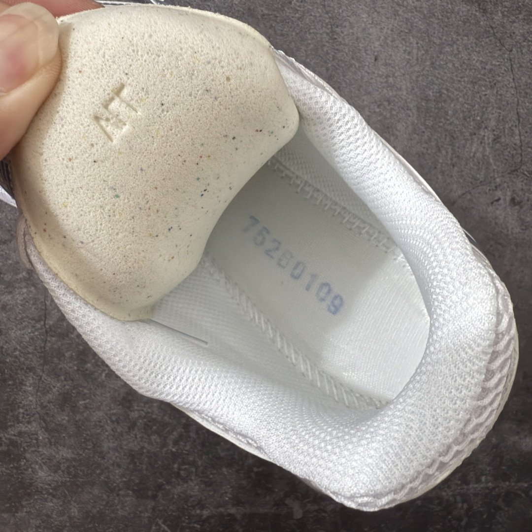 图片[9]-【总裁版】 ASICS GEL-KAYANO 14 亚瑟士系列轻量缓震休闲运动跑步鞋 市场天花板品质 鞋型细节秒杀市场流通版本 知名大厂出品 原版开发 细节完美把控 独家私模五层组合大底 原厂定制缓震硅胶加持 原盒原配 官方四联吊牌 一比一同步原鞋工艺和用料 后跟一样采用了GEL缓震胶 整体系列设计非常的科技感！ 锻炼跑步的同时让你一样时尚百搭！ 设计师 Hidenori Yamashita 以「Flash」一词为灵感，创造出未来感金属色鞋面，改造升级内在性能，由内而外全面革新，为 GEL-KAYANO 家族传承及经典跑鞋文化的延续，创下里程碑式作品。ASICS GEL – KAYANO 14 跑鞋重新诠释了复古的跑步形状，并以其 2000 年代后期的美学理念重新铺装，银色与蓝色的鞋面极为高档.网面铺陈与鞋面、鞋头多处细节位增添了透气性。ASICS GEL – KAYANO 14的鞋后跟部中底上以及多密度耐磨鞋底增加了 GEL 缓震胶，提供高抗冲击性、缓冲性、可保护脚部免受地面冲击的影响，穿着舒适性十足「入手同款」 尺码：36 37 37.5 38 39 39.5 40.5 41.5 42 42.5 43.5 44 45 46-选品中心