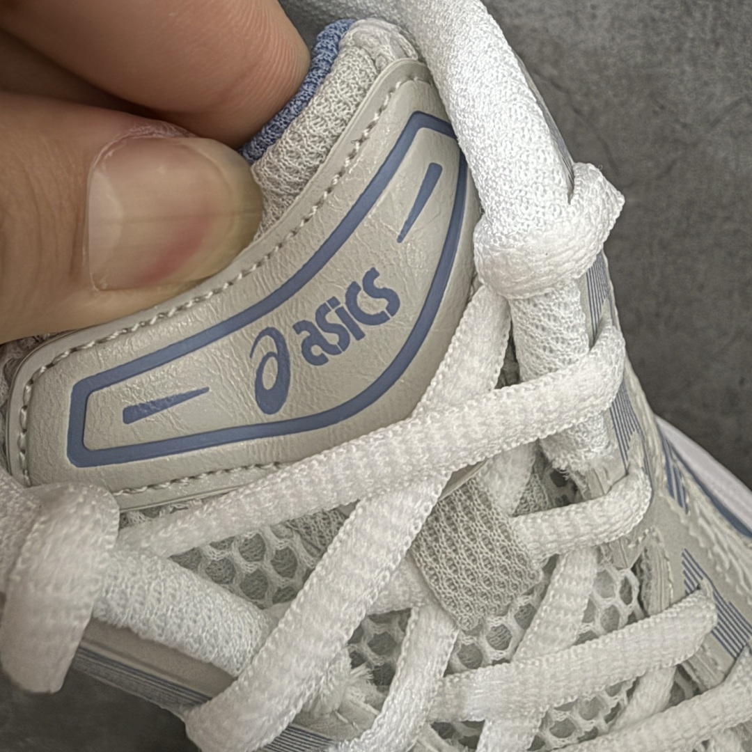图片[6]-【总裁版】 ASICS GEL-KAYANO 14 亚瑟士系列轻量缓震休闲运动跑步鞋 市场天花板品质 鞋型细节秒杀市场流通版本 知名大厂出品 原版开发 细节完美把控 独家私模五层组合大底 原厂定制缓震硅胶加持 原盒原配 官方四联吊牌 一比一同步原鞋工艺和用料 后跟一样采用了GEL缓震胶 整体系列设计非常的科技感！ 锻炼跑步的同时让你一样时尚百搭！ 设计师 Hidenori Yamashita 以「Flash」一词为灵感，创造出未来感金属色鞋面，改造升级内在性能，由内而外全面革新，为 GEL-KAYANO 家族传承及经典跑鞋文化的延续，创下里程碑式作品。ASICS GEL – KAYANO 14 跑鞋重新诠释了复古的跑步形状，并以其 2000 年代后期的美学理念重新铺装，银色与蓝色的鞋面极为高档.网面铺陈与鞋面、鞋头多处细节位增添了透气性。ASICS GEL – KAYANO 14的鞋后跟部中底上以及多密度耐磨鞋底增加了 GEL 缓震胶，提供高抗冲击性、缓冲性、可保护脚部免受地面冲击的影响，穿着舒适性十足「入手同款」 尺码：36 37 37.5 38 39 39.5 40.5 41.5 42 42.5 43.5 44 45 46-选品中心