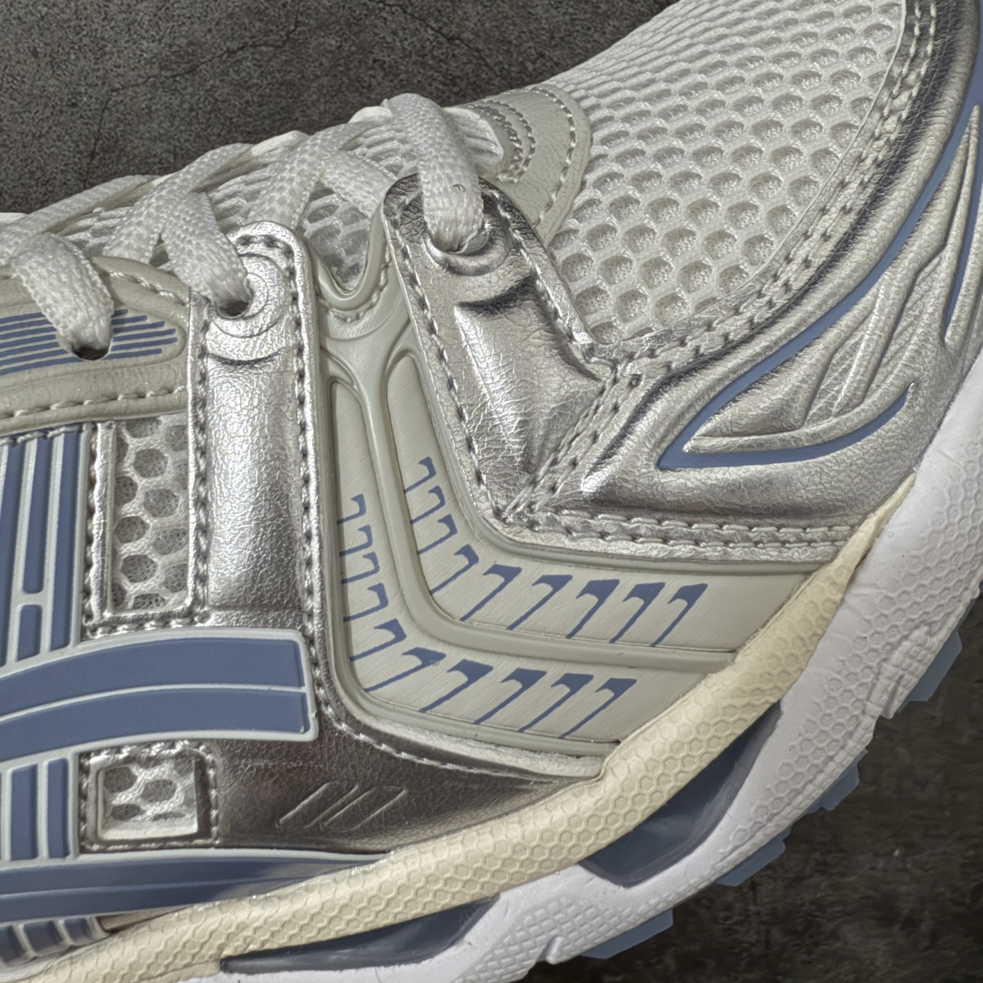 图片[4]-【总裁版】 ASICS GEL-KAYANO 14 亚瑟士系列轻量缓震休闲运动跑步鞋 市场天花板品质 鞋型细节秒杀市场流通版本 知名大厂出品 原版开发 细节完美把控 独家私模五层组合大底 原厂定制缓震硅胶加持 原盒原配 官方四联吊牌 一比一同步原鞋工艺和用料 后跟一样采用了GEL缓震胶 整体系列设计非常的科技感！ 锻炼跑步的同时让你一样时尚百搭！ 设计师 Hidenori Yamashita 以「Flash」一词为灵感，创造出未来感金属色鞋面，改造升级内在性能，由内而外全面革新，为 GEL-KAYANO 家族传承及经典跑鞋文化的延续，创下里程碑式作品。ASICS GEL – KAYANO 14 跑鞋重新诠释了复古的跑步形状，并以其 2000 年代后期的美学理念重新铺装，银色与蓝色的鞋面极为高档.网面铺陈与鞋面、鞋头多处细节位增添了透气性。ASICS GEL – KAYANO 14的鞋后跟部中底上以及多密度耐磨鞋底增加了 GEL 缓震胶，提供高抗冲击性、缓冲性、可保护脚部免受地面冲击的影响，穿着舒适性十足「入手同款」 尺码：36 37 37.5 38 39 39.5 40.5 41.5 42 42.5 43.5 44 45 46-选品中心