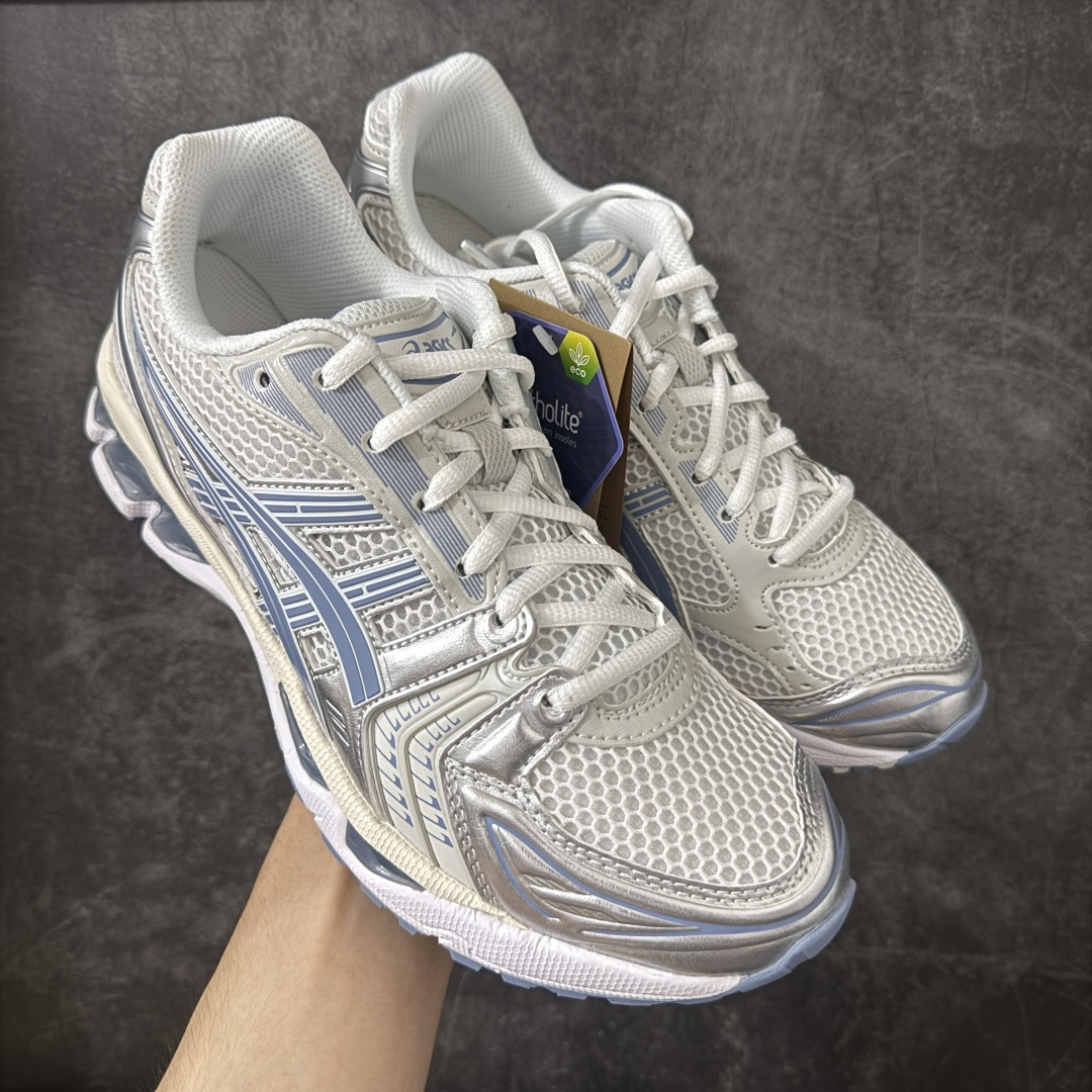 【总裁版】 ASICS GEL-KAYANO 14 亚瑟士系列轻量缓震休闲运动跑步鞋 市场天花板品质 鞋型细节秒杀市场流通版本 知名大厂出品 原版开发 细节完美把控 独家私模五层组合大底 原厂定制缓震硅胶加持 原盒原配 官方四联吊牌 一比一同步原鞋工艺和用料 后跟一样采用了GEL缓震胶 整体系列设计非常的科技感! 锻炼跑步的同时让你一样时尚百搭! 设计师 Hidenori Yamashita 以「Flash」一词为灵感,创造出未来感金属色鞋面,改造升级内在性能,由内而外全面革新,为 GEL-KAYANO 家族传承及经典跑鞋文化的延续,创下里程碑式作品。ASICS GEL - KAYANO 14 跑鞋重新诠释了复古的跑步形状,并以其 2000 年代后期的美学理念重新铺装,银色与蓝色的鞋面极为高档.网面铺陈与鞋面、鞋头多处细节位增添了透气性。ASICS GEL - KAYANO 14的鞋后跟部中底上以及多密度耐磨鞋底增加了 GEL 缓震胶,提供高抗冲击性、缓冲性、可保护脚部免受地面冲击的影响,穿着舒适性十足「入手同款」 尺码:36 37 37.5 38 39 39.5 40.5 41.5 42 42.5 43.5 44 45 46-选品中心