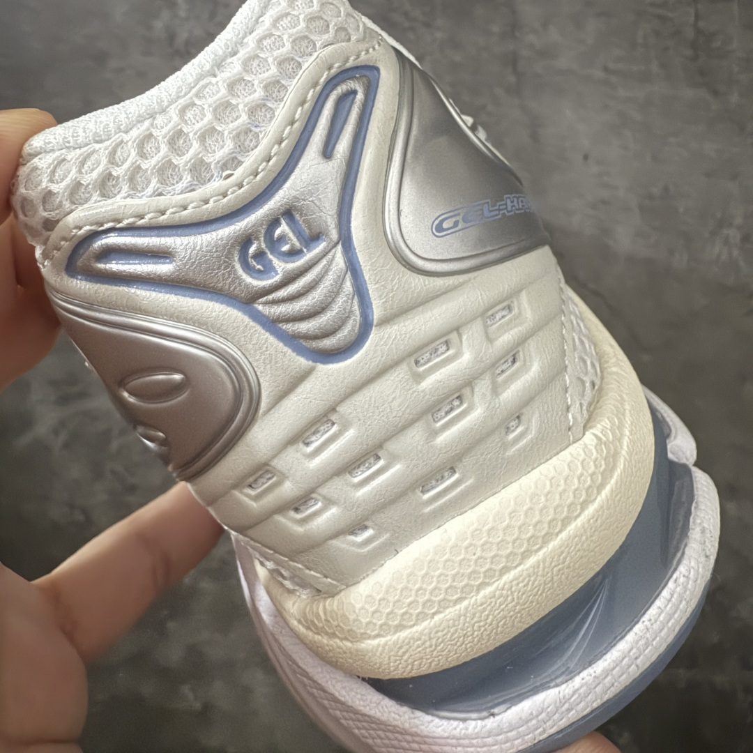图片[2]-【总裁版】 ASICS GEL-KAYANO 14 亚瑟士系列轻量缓震休闲运动跑步鞋 市场天花板品质 鞋型细节秒杀市场流通版本 知名大厂出品 原版开发 细节完美把控 独家私模五层组合大底 原厂定制缓震硅胶加持 原盒原配 官方四联吊牌 一比一同步原鞋工艺和用料 后跟一样采用了GEL缓震胶 整体系列设计非常的科技感！ 锻炼跑步的同时让你一样时尚百搭！ 设计师 Hidenori Yamashita 以「Flash」一词为灵感，创造出未来感金属色鞋面，改造升级内在性能，由内而外全面革新，为 GEL-KAYANO 家族传承及经典跑鞋文化的延续，创下里程碑式作品。ASICS GEL – KAYANO 14 跑鞋重新诠释了复古的跑步形状，并以其 2000 年代后期的美学理念重新铺装，银色与蓝色的鞋面极为高档.网面铺陈与鞋面、鞋头多处细节位增添了透气性。ASICS GEL – KAYANO 14的鞋后跟部中底上以及多密度耐磨鞋底增加了 GEL 缓震胶，提供高抗冲击性、缓冲性、可保护脚部免受地面冲击的影响，穿着舒适性十足「入手同款」 尺码：36 37 37.5 38 39 39.5 40.5 41.5 42 42.5 43.5 44 45 46-选品中心