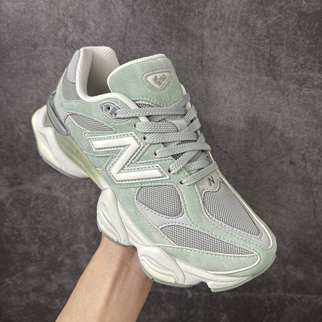图片[3]-【纯原版】 New Balance NB9060 联名款 复古休闲运动慢跑鞋 U90608Z4 全套原楦原纸板原厂数据开发 进口三明治网面 原装进口翻毛皮料正确绒感卡色 正确中底拉帮中底网布细节 原厂标裁 带紫光防伪 定制后跟透明水晶模块 冲裁组合 大底贴合程度胶水上色把控完美 整洁度挑战全网艺术家 多道序QC把关品质完善 匠心打造 耗时两个月开发完成 工艺极其复杂难度可想而知 新开独立私模大底 全网唯一正确六层组合大底 高端零售专供产物 尺码：36 37 37.5 38 38.5 39 40 40.5 41 42 42.5 43 44 45 46.5-选品中心