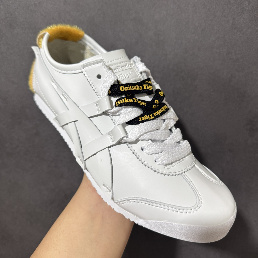 图片[3]-【公司级】Asics Onitsuka Tiger MEXICO 66 亚瑟士鬼冢虎复古经典板鞋 熊猫恶作剧定制系列配色 市场王者选手 海外订单工厂出品 长期生产补货永不断码 超成熟稳定的做工品控 原装全套纸板楦头开发 原汁原味 完美呈现版型 私模正确鞋底咬花纹路 一比一鞋头弧度高度鞋身弧度 绝不口嗨 细节品控鞋型随意秒杀市面 原档咬花纹路私模大底 一个单元有六个三角形 总体形拼接呈现花瓣状 官方四联吊牌 原装Ortholite轻量化鞋垫 原盒原配 质保卡 说明书 钢印防尘纸 纸板中底带钢印 乳胶组合鞋垫 支持全方位的对比专柜 产品从款式颜色造型上体现出追求舒适和细节的完美 鞋类更是推崇手工制作的严谨与完美 融舒适性与可穿性的设计风格 注重细节的完美和别致魅力 既保持稳重 又不失轻松的时尚感 尺码：36 37 37.5 38 39 39.5 40 40.5 41.5 42 42.5 43.5 44 45-选品中心