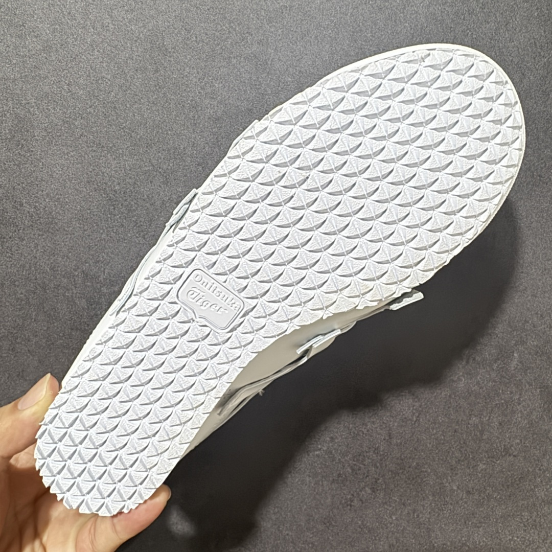 图片[9]-【公司级】Asics Onitsuka Tiger MEXICO 66 亚瑟士鬼冢虎复古经典板鞋 熊猫恶作剧定制系列配色 市场王者选手 海外订单工厂出品 长期生产补货永不断码 超成熟稳定的做工品控 原装全套纸板楦头开发 原汁原味 完美呈现版型 私模正确鞋底咬花纹路 一比一鞋头弧度高度鞋身弧度 绝不口嗨 细节品控鞋型随意秒杀市面 原档咬花纹路私模大底 一个单元有六个三角形 总体形拼接呈现花瓣状 官方四联吊牌 原装Ortholite轻量化鞋垫 原盒原配 质保卡 说明书 钢印防尘纸 纸板中底带钢印 乳胶组合鞋垫 支持全方位的对比专柜 产品从款式颜色造型上体现出追求舒适和细节的完美 鞋类更是推崇手工制作的严谨与完美 融舒适性与可穿性的设计风格 注重细节的完美和别致魅力 既保持稳重 又不失轻松的时尚感 尺码：36 37 37.5 38 39 39.5 40 40.5 41.5 42 42.5 43.5 44 45-选品中心