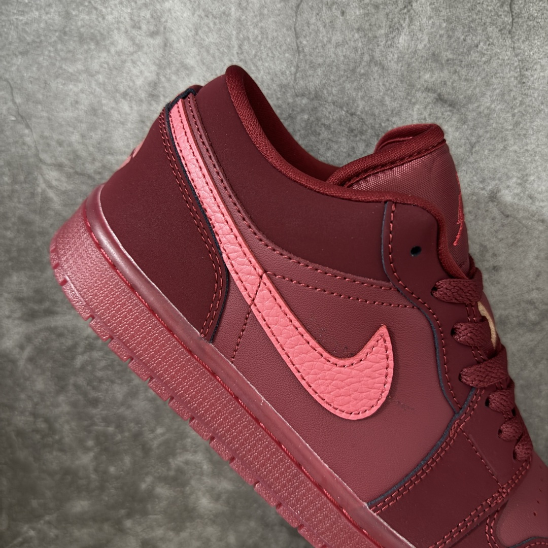 图片[7]-【DT纯原】Air Jordan Low AJ1 乔1酒红色 低帮文化休闲运动板鞋 IB7012-600  市面中低帮最具代表性版本没有之一 口碑大厂出品 品控大底版型不断改良更新 全套原纸板楦头开发 确保原汁原味 完美呈现版型 完美零毛边处理 原厂内置全掌气垫 价格定位良心 平台专用代工流水线出品 一眼公司既视感 拿到手的一瞬间就与众不同 碾压市面所有版本 全部原鞋开发 每一个配色都会采购原鞋确认细节 打破市面看图做货无好货之说 尺码：35.5-46-选品中心