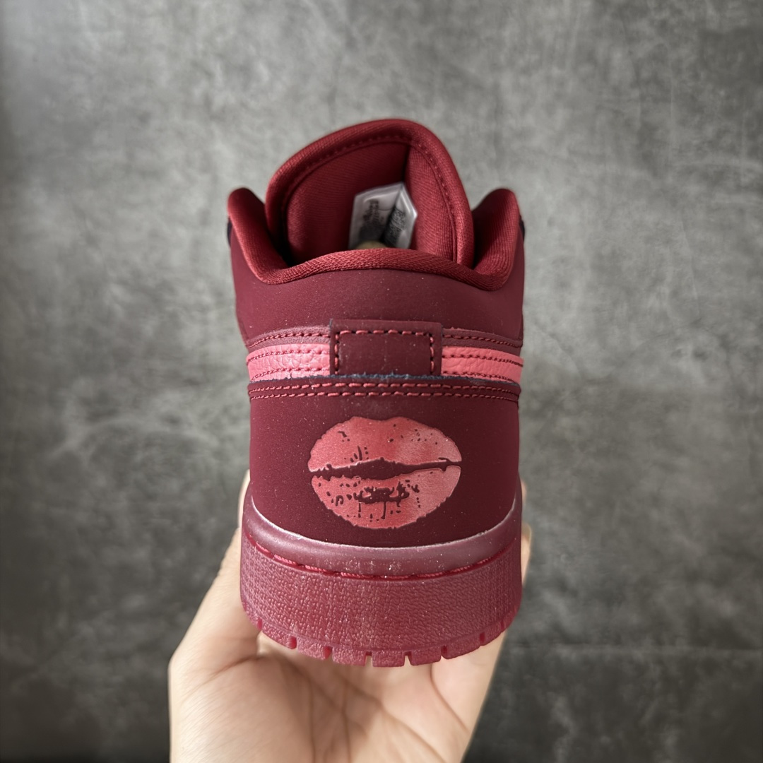 图片[4]-【DT纯原】Air Jordan Low AJ1 乔1酒红色 低帮文化休闲运动板鞋 IB7012-600  市面中低帮最具代表性版本没有之一 口碑大厂出品 品控大底版型不断改良更新 全套原纸板楦头开发 确保原汁原味 完美呈现版型 完美零毛边处理 原厂内置全掌气垫 价格定位良心 平台专用代工流水线出品 一眼公司既视感 拿到手的一瞬间就与众不同 碾压市面所有版本 全部原鞋开发 每一个配色都会采购原鞋确认细节 打破市面看图做货无好货之说 尺码：35.5-46-选品中心