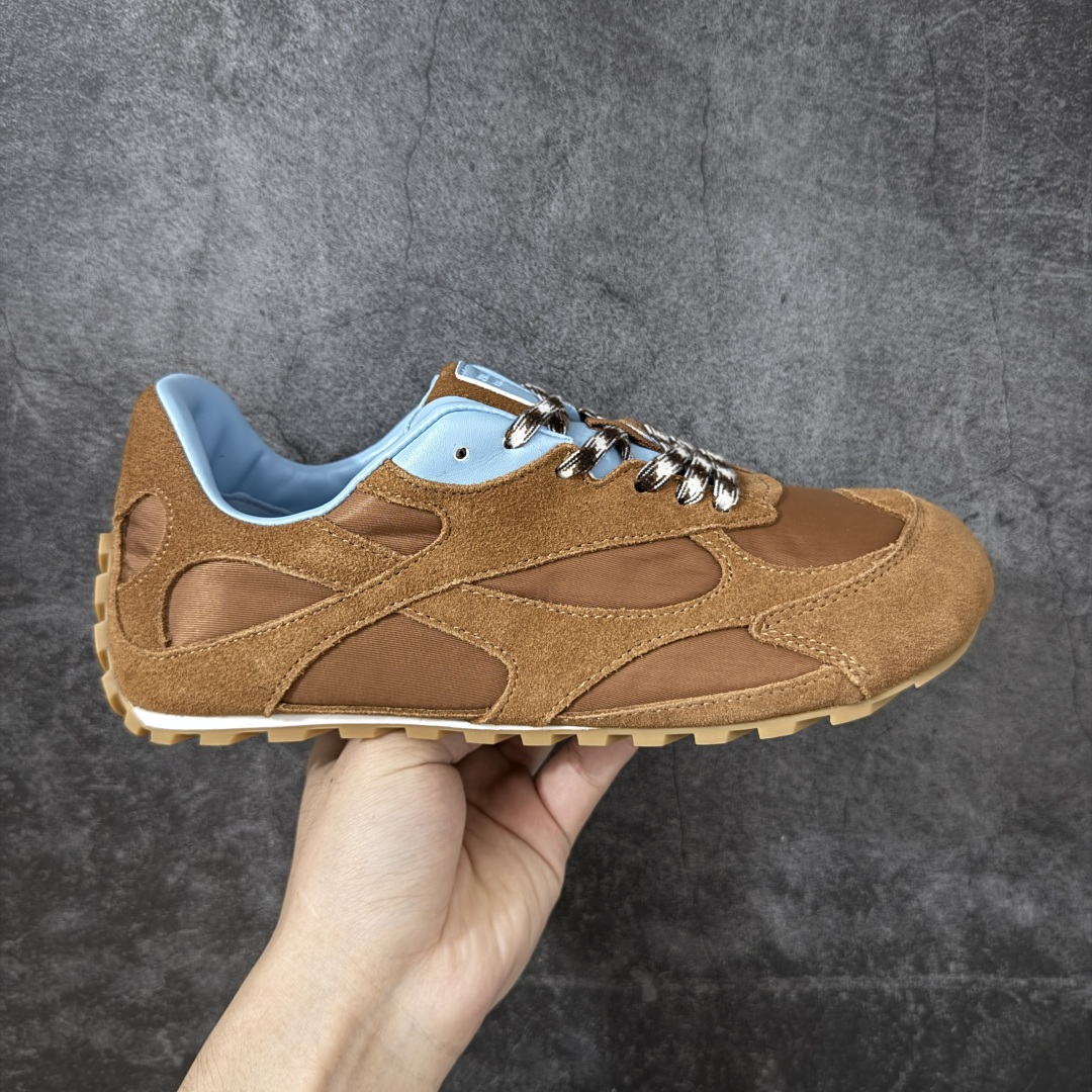 【纯原S版】BOTTEGA VENETA Orbit Runner BV葆蝶家时尚休闲王一博同款老爹鞋运动鞋 原版开发 一比一打造 相似度百分之99以上 市场一梯队级别品质 区别市场任何标文顶级品质版本 采用轻质科技网布面料 搭配几何图案设计橡胶外底 王炸系列 高版本 认准套包工艺 实际增高很多哦 还是一样显腿细非常nice 耐玩耐造 对标对版 套包鞋工艺 认准高版本 大底选用拼色TPU大底 配置原版包装 货号:851621V3MS04118 尺码:36-47-选品中心