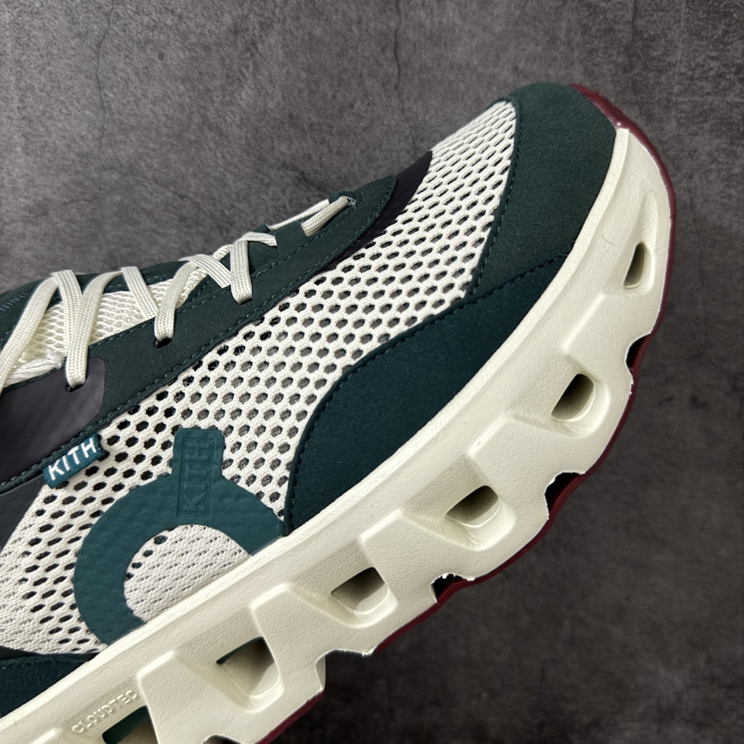 图片[6]-【OG纯原】KITH x ON 昂跑联名 Cloudswift K-Tech 1 系列 3MG10775560 低帮休闲跑步鞋 大厂出品 原版有1比1打造 配件齐全 外贸专供 尺码最大做到46码 市面最高还原度版本 打造最强品质 没有之一 全新开发的鞋面结构，用高透气网布拼了大面积的合成麂皮。这种材质碰撞脱离了普通跑鞋的塑料感，更有时装质感；搭载了On的CloudTec缓震科技和Helion超级泡棉，全新的Cloudswift鞋底结构，脚感和支撑性都拉满，外底还直接刻上了Kith的字母组合，彰显联名身份；翻开鞋底，是定制的Kith Monogram老花外底，既保留了On的专业感，又带点Kith标志性的精致灰调。 尺码：36 36.5 37.5 38 38.5 39 40 40.5 41 42 42.5 43 44 44.5 45 46-选品中心