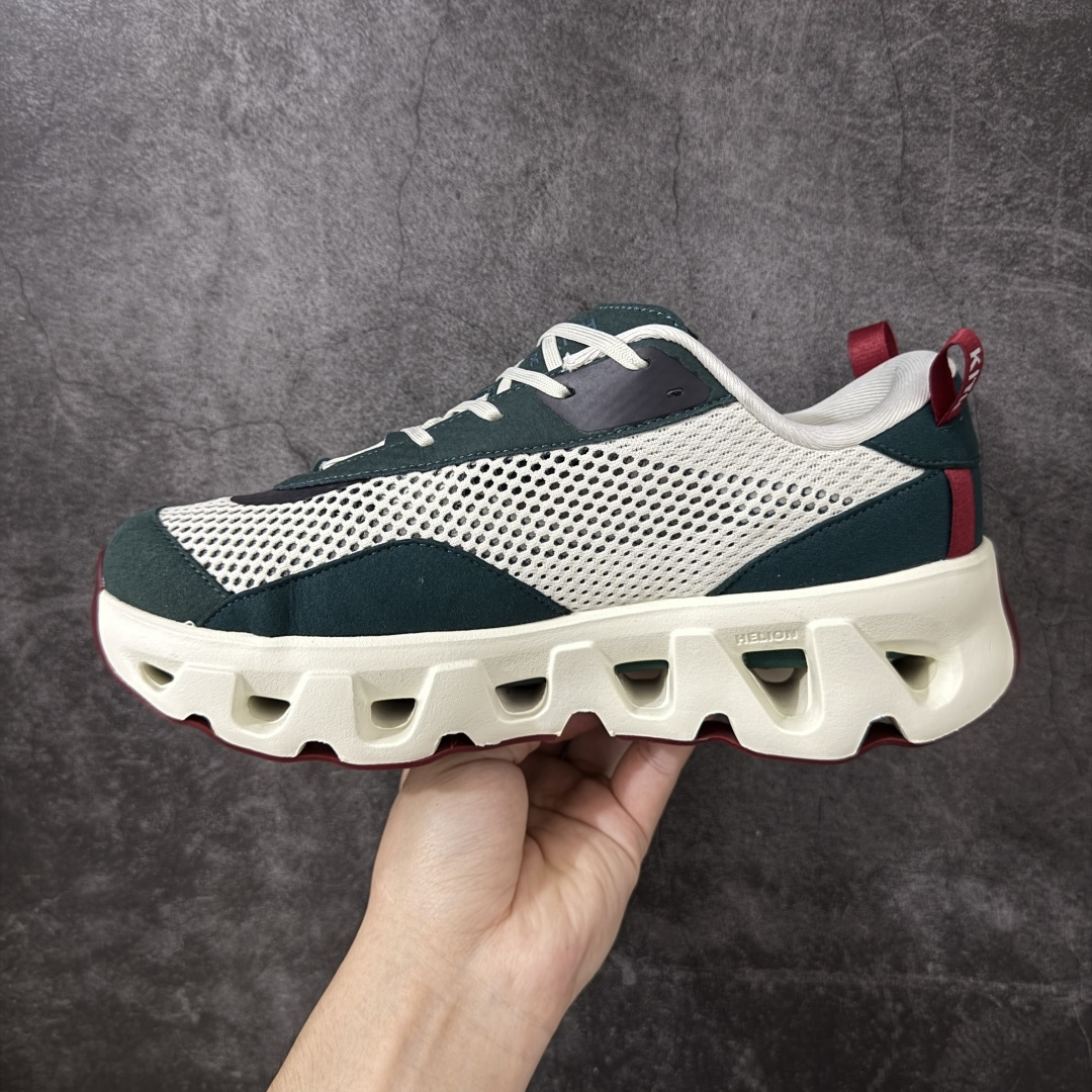 图片[2]-【OG纯原】KITH x ON 昂跑联名 Cloudswift K-Tech 1 系列 3MG10775560 低帮休闲跑步鞋 大厂出品 原版有1比1打造 配件齐全 外贸专供 尺码最大做到46码 市面最高还原度版本 打造最强品质 没有之一 全新开发的鞋面结构，用高透气网布拼了大面积的合成麂皮。这种材质碰撞脱离了普通跑鞋的塑料感，更有时装质感；搭载了On的CloudTec缓震科技和Helion超级泡棉，全新的Cloudswift鞋底结构，脚感和支撑性都拉满，外底还直接刻上了Kith的字母组合，彰显联名身份；翻开鞋底，是定制的Kith Monogram老花外底，既保留了On的专业感，又带点Kith标志性的精致灰调。 尺码：36 36.5 37.5 38 38.5 39 40 40.5 41 42 42.5 43 44 44.5 45 46-选品中心