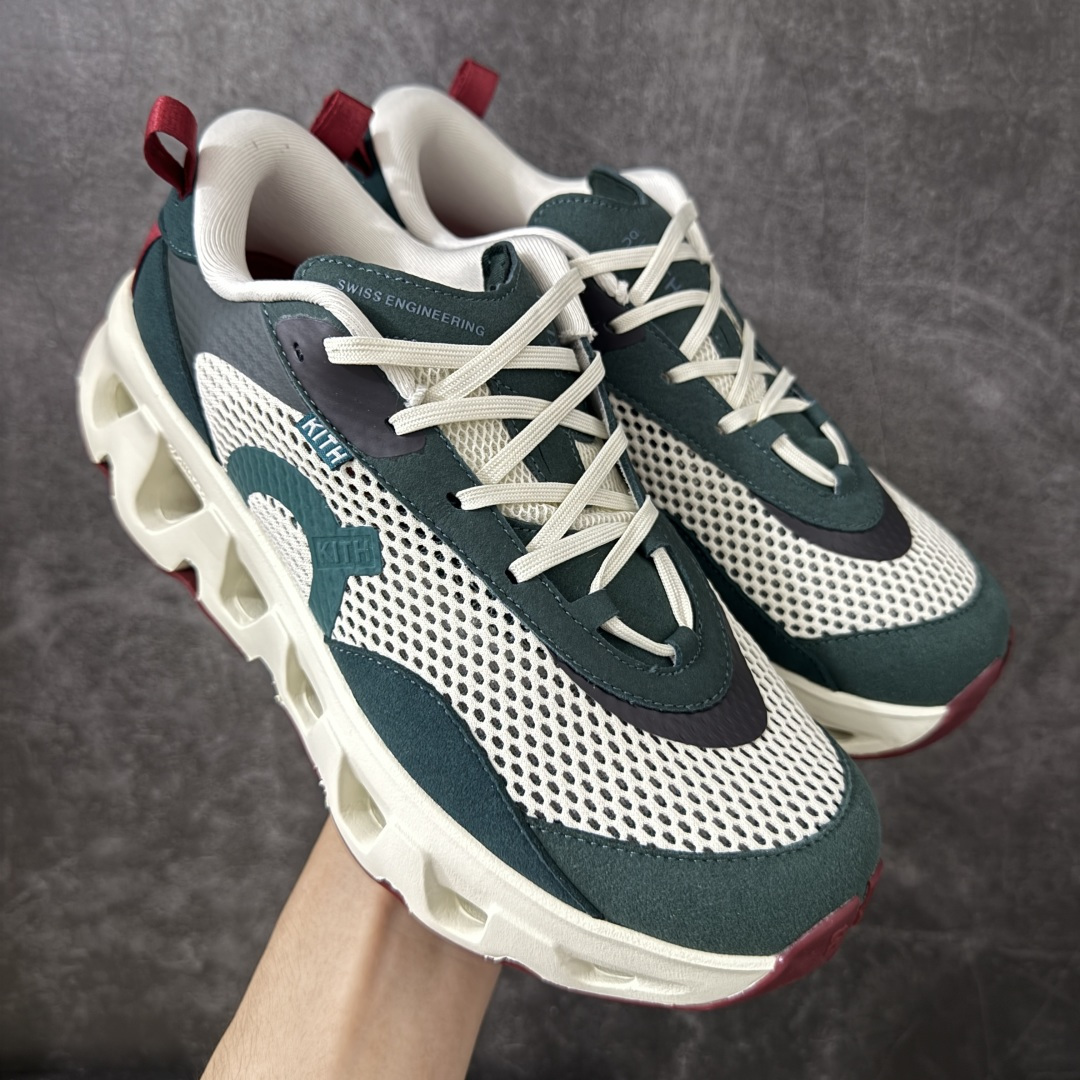 【OG纯原】KITH x ON 昂跑联名 Cloudswift K-Tech 1 系列 3MG10775560 低帮休闲跑步鞋 大厂出品 原版有1比1打造 配件齐全 外贸专供 尺码最大做到46码 市面最高还原度版本 打造最强品质 没有之一 全新开发的鞋面结构,用高透气网布拼了大面积的合成麂皮。这种材质碰撞脱离了普通跑鞋的塑料感,更有时装质感;搭载了On的CloudTec缓震科技和Helion超级泡棉,全新的Cloudswift鞋底结构,脚感和支撑性都拉满,外底还直接刻上了Kith的字母组合,彰显联名身份;翻开鞋底,是定制的Kith Monogram老花外底,既保留了On的专业感,又带点Kith标志性的精致灰调。 尺码:36 36.5 37.5 38 38.5 39 40 40.5 41 42 42.5 43 44 44.5 45 46-选品中心