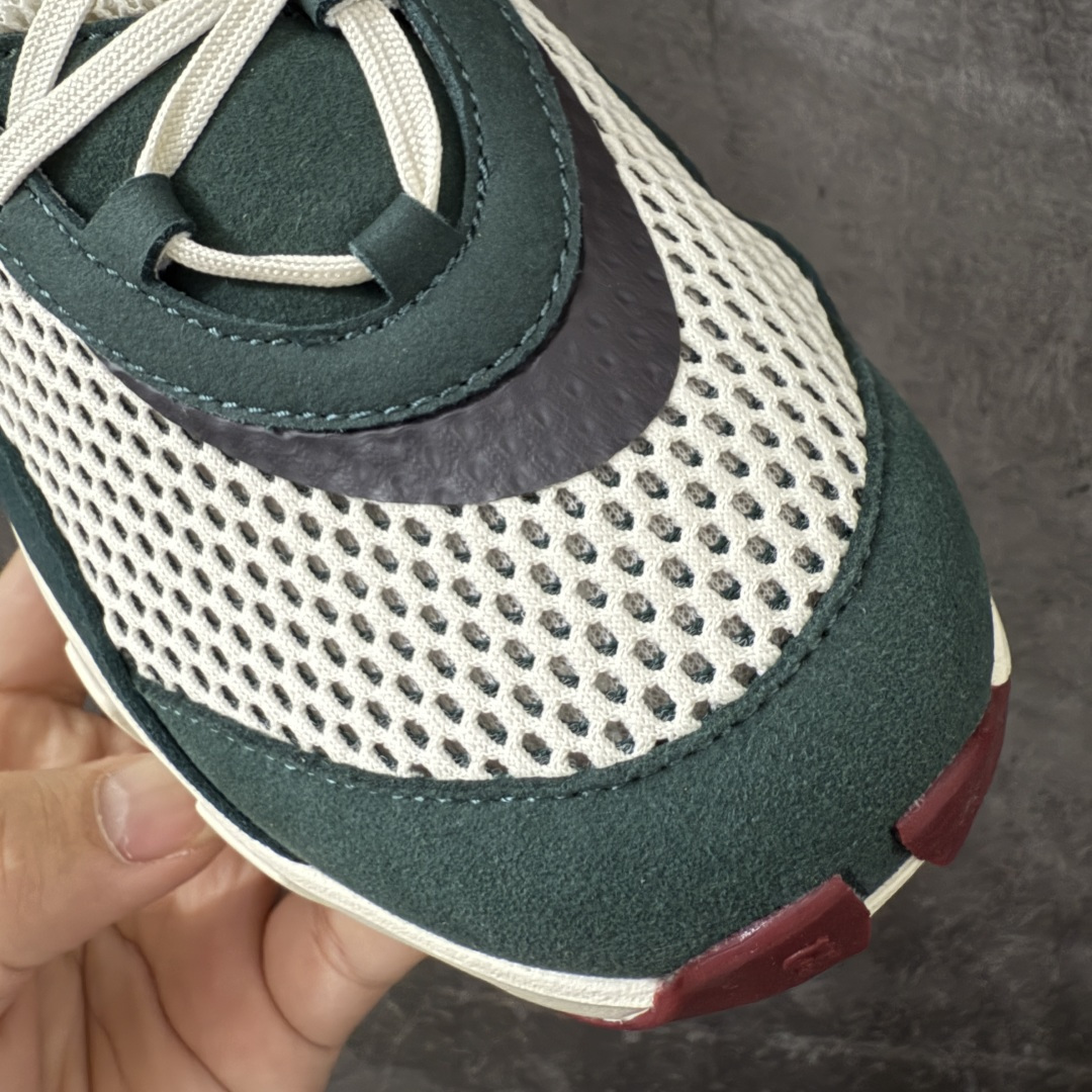 图片[5]-【OG纯原】KITH x ON 昂跑联名 Cloudswift K-Tech 1 系列 3MG10775560 低帮休闲跑步鞋 大厂出品 原版有1比1打造 配件齐全 外贸专供 尺码最大做到46码 市面最高还原度版本 打造最强品质 没有之一 全新开发的鞋面结构，用高透气网布拼了大面积的合成麂皮。这种材质碰撞脱离了普通跑鞋的塑料感，更有时装质感；搭载了On的CloudTec缓震科技和Helion超级泡棉，全新的Cloudswift鞋底结构，脚感和支撑性都拉满，外底还直接刻上了Kith的字母组合，彰显联名身份；翻开鞋底，是定制的Kith Monogram老花外底，既保留了On的专业感，又带点Kith标志性的精致灰调。 尺码：36 36.5 37.5 38 38.5 39 40 40.5 41 42 42.5 43 44 44.5 45 46-选品中心