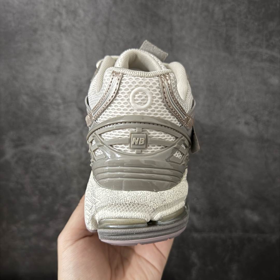 图片[4]-【纯原版】NB新百伦New Balance NB1906 U19063VV系列复古老爹风休闲运动慢跑鞋 采用轻质牛剖革拼接透气网眼衬垫织物鞋面材质#T-Beam大底提供足步弓支撑，保持步态稳定#后跟搭载外露缓震胶 鞋身整体以各种深浅不一的灰色覆盖，鞋头以淡蓝色调装饰，网眼衬垫通过不规律的色块实现做旧的美感，泛黄的鞋底更是进一步增添了复古气息。 尺码：36 37 37.5 38 38.5 39.5 40 40.5 41.5 42 42.5 43 44 45 46.5-选品中心