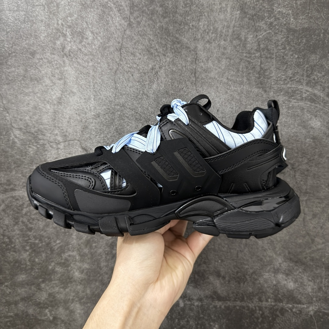 图片[2]-【OK版本】BALENCIAGA Track 3.0 巴黎世家三代复古老爹鞋 全套原纸板楦头开发 最原汁原味的灵魂版型 全鞋荧光划线卡点 胶水把控整洁度追求极致完美 每一双都是工艺品 多重QC质检 超越公司货的品控标准 实实在在的免检产品 原盒原配 正确字体电绣 粗细、位置、大小正确 侧边TPU 透气孔匹配意产原版 正确气垫分离大底 TPU软底 原版一致大底LOGO 立体感十足 原厂皮料水洗做旧 采购原厂网纱 该款鞋采用网眼布和尼龙制成 不含皮革 鞋舌饰有Track.2橡胶品牌标识 外侧饰有橡胶品牌标识 泡沫后帮压印品牌标识 外底正面压印BB标识 由176块饰片拼接而成的铰接式鞋面 侧面配金属质感网眼布 内面配有额外金属光泽饰件 包含1副鞋带和1副备用鞋带 后帮配有拉环鞋提 动态鞋底设计 为双脚带来后续的助力 正常尺码 尺码：35 36 37 38 39 40 41 42 43 44 45 46-选品中心