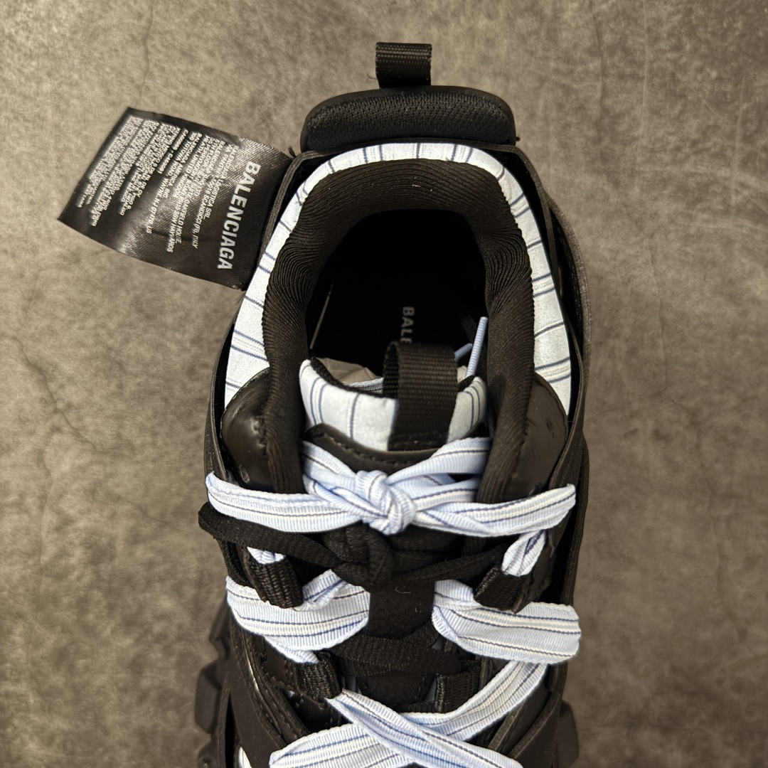 图片[8]-【OK版本】BALENCIAGA Track 3.0 巴黎世家三代复古老爹鞋 全套原纸板楦头开发 最原汁原味的灵魂版型 全鞋荧光划线卡点 胶水把控整洁度追求极致完美 每一双都是工艺品 多重QC质检 超越公司货的品控标准 实实在在的免检产品 原盒原配 正确字体电绣 粗细、位置、大小正确 侧边TPU 透气孔匹配意产原版 正确气垫分离大底 TPU软底 原版一致大底LOGO 立体感十足 原厂皮料水洗做旧 采购原厂网纱 该款鞋采用网眼布和尼龙制成 不含皮革 鞋舌饰有Track.2橡胶品牌标识 外侧饰有橡胶品牌标识 泡沫后帮压印品牌标识 外底正面压印BB标识 由176块饰片拼接而成的铰接式鞋面 侧面配金属质感网眼布 内面配有额外金属光泽饰件 包含1副鞋带和1副备用鞋带 后帮配有拉环鞋提 动态鞋底设计 为双脚带来后续的助力 正常尺码 尺码：35 36 37 38 39 40 41 42 43 44 45 46-选品中心