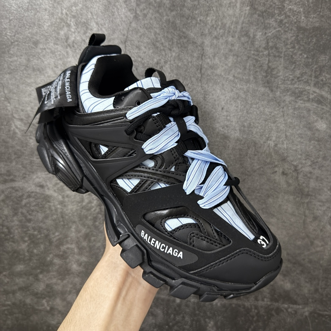 图片[3]-【OK版本】BALENCIAGA Track 3.0 巴黎世家三代复古老爹鞋 全套原纸板楦头开发 最原汁原味的灵魂版型 全鞋荧光划线卡点 胶水把控整洁度追求极致完美 每一双都是工艺品 多重QC质检 超越公司货的品控标准 实实在在的免检产品 原盒原配 正确字体电绣 粗细、位置、大小正确 侧边TPU 透气孔匹配意产原版 正确气垫分离大底 TPU软底 原版一致大底LOGO 立体感十足 原厂皮料水洗做旧 采购原厂网纱 该款鞋采用网眼布和尼龙制成 不含皮革 鞋舌饰有Track.2橡胶品牌标识 外侧饰有橡胶品牌标识 泡沫后帮压印品牌标识 外底正面压印BB标识 由176块饰片拼接而成的铰接式鞋面 侧面配金属质感网眼布 内面配有额外金属光泽饰件 包含1副鞋带和1副备用鞋带 后帮配有拉环鞋提 动态鞋底设计 为双脚带来后续的助力 正常尺码 尺码：35 36 37 38 39 40 41 42 43 44 45 46-选品中心