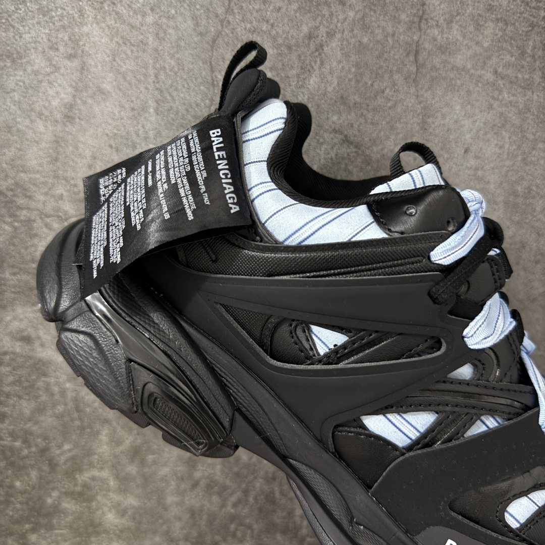 图片[7]-【OK版本】BALENCIAGA Track 3.0 巴黎世家三代复古老爹鞋 全套原纸板楦头开发 最原汁原味的灵魂版型 全鞋荧光划线卡点 胶水把控整洁度追求极致完美 每一双都是工艺品 多重QC质检 超越公司货的品控标准 实实在在的免检产品 原盒原配 正确字体电绣 粗细、位置、大小正确 侧边TPU 透气孔匹配意产原版 正确气垫分离大底 TPU软底 原版一致大底LOGO 立体感十足 原厂皮料水洗做旧 采购原厂网纱 该款鞋采用网眼布和尼龙制成 不含皮革 鞋舌饰有Track.2橡胶品牌标识 外侧饰有橡胶品牌标识 泡沫后帮压印品牌标识 外底正面压印BB标识 由176块饰片拼接而成的铰接式鞋面 侧面配金属质感网眼布 内面配有额外金属光泽饰件 包含1副鞋带和1副备用鞋带 后帮配有拉环鞋提 动态鞋底设计 为双脚带来后续的助力 正常尺码 尺码：35 36 37 38 39 40 41 42 43 44 45 46-选品中心