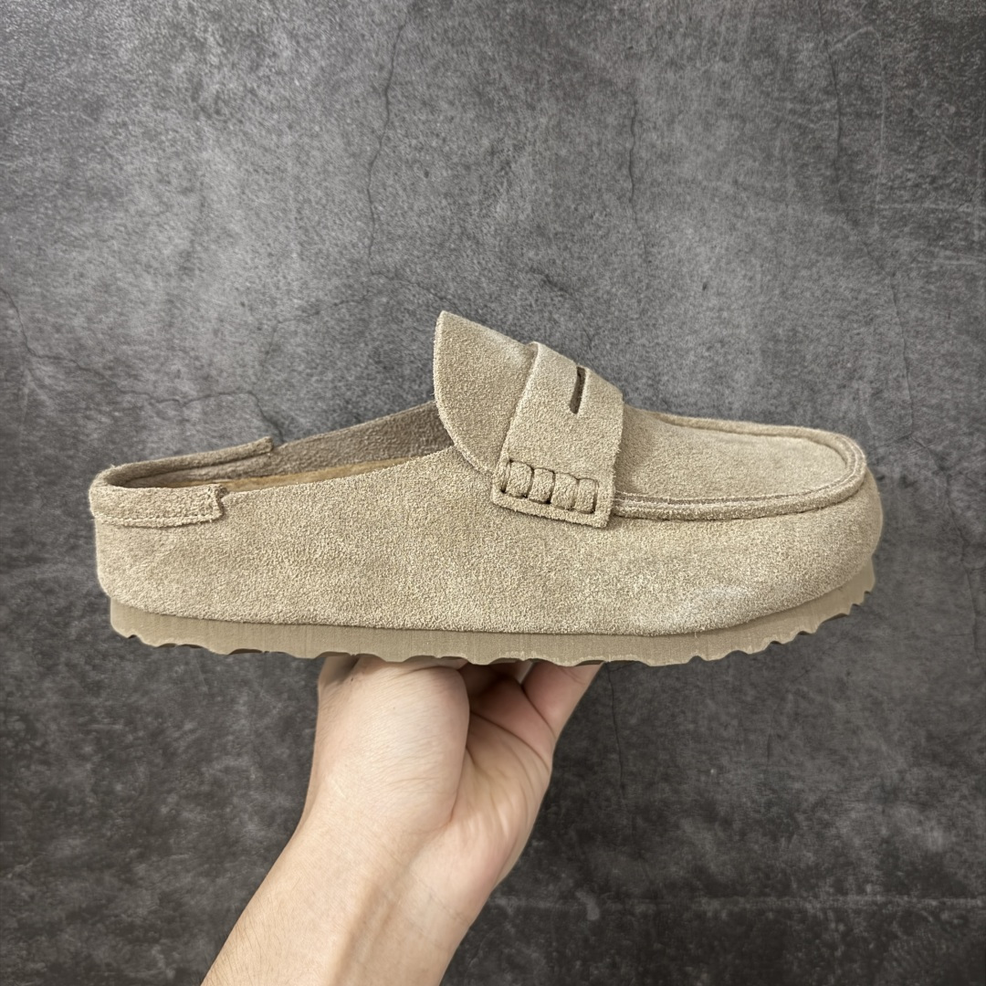 【纯原H版】乐福勃肯木底款 博肯Birkenstock Naples Wrapped穆勒系列包头乐福牛皮绒面革复古软木底休闲鞋 市场顶级版本 纯手工打造原汁原味博肯/勃肯! 时下大火的老钱风,乐福式设计鞋头增加了优雅的气质!可为各式休闲或优雅造型增添休闲风范。卡其色磨砂牛皮革 实用的马克线阵车在鞋头的手工质感! 尺码:35-45-选品中心