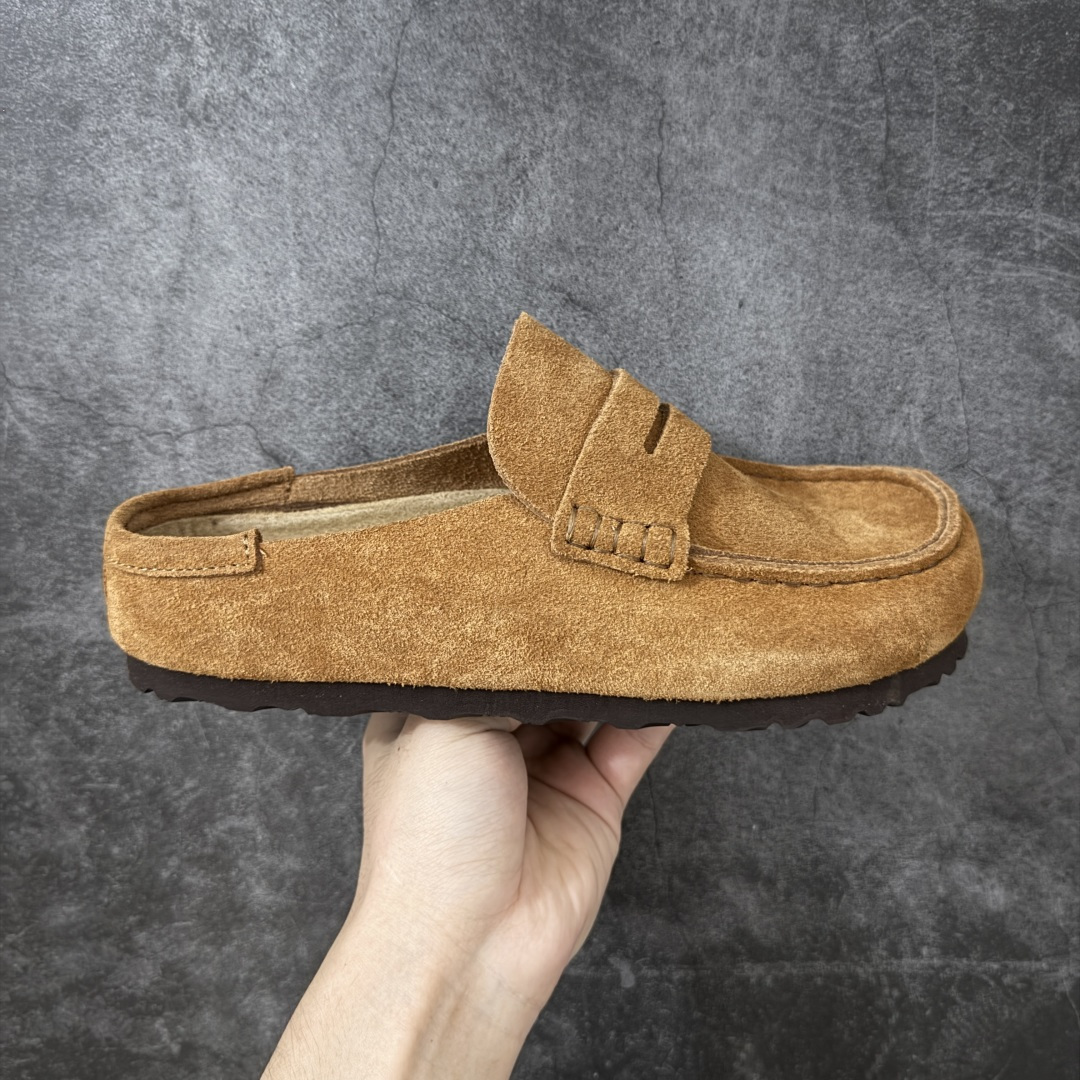 【纯原H版】乐福勃肯木底款 博肯Birkenstock Naples Wrapped穆勒系列包头乐福牛皮绒面革复古软木底休闲鞋 市场顶级版本 纯手工打造原汁原味博肯/勃肯! 时下大火的老钱风,乐福式设计鞋头增加了优雅的气质!可为各式休闲或优雅造型增添休闲风范。卡其色磨砂牛皮革 实用的马克线阵车在鞋头的手工质感! 尺码:35-45-选品中心