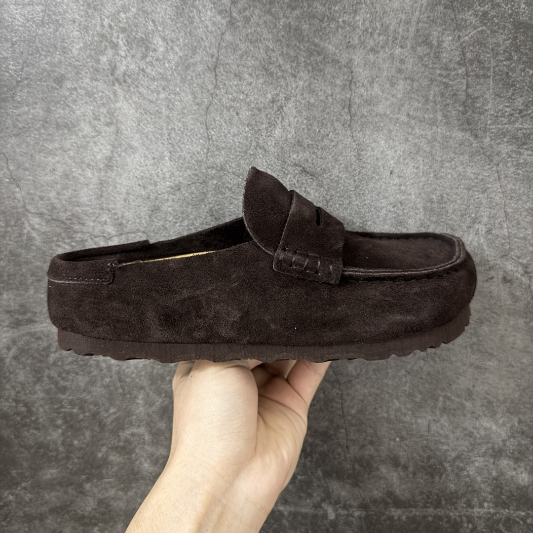 【纯原H版】乐福勃肯木底款 博肯Birkenstock Naples Wrapped穆勒系列包头乐福牛皮绒面革复古软木底休闲鞋 市场顶级版本 纯手工打造原汁原味博肯/勃肯! 时下大火的老钱风,乐福式设计鞋头增加了优雅的气质!可为各式休闲或优雅造型增添休闲风范。卡其色磨砂牛皮革 实用的马克线阵车在鞋头的手工质感! 尺码:35-45-选品中心