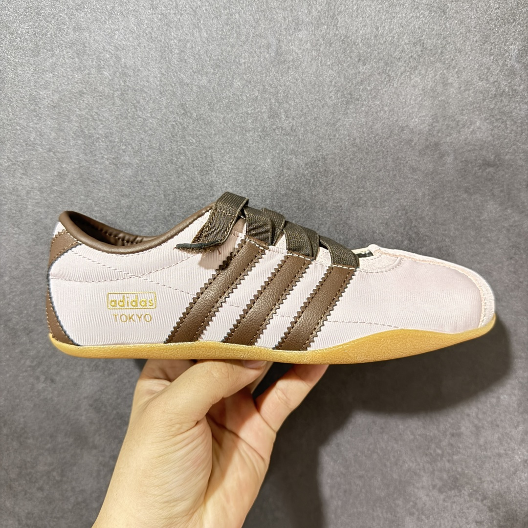 adidas ToKyo东京限定经典复古运动休闲鞋，橡胶鞋底轻薄柔软耐磨防滑、鞋面、鞋身采用梭织料贯穿整