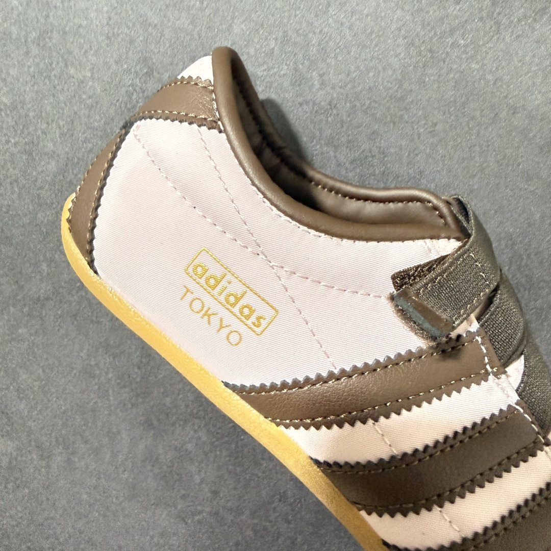 adidas ToKyo东京限定经典复古运动休闲鞋，橡胶鞋底轻薄柔软耐磨防滑、鞋面、鞋身采用梭织料贯穿整