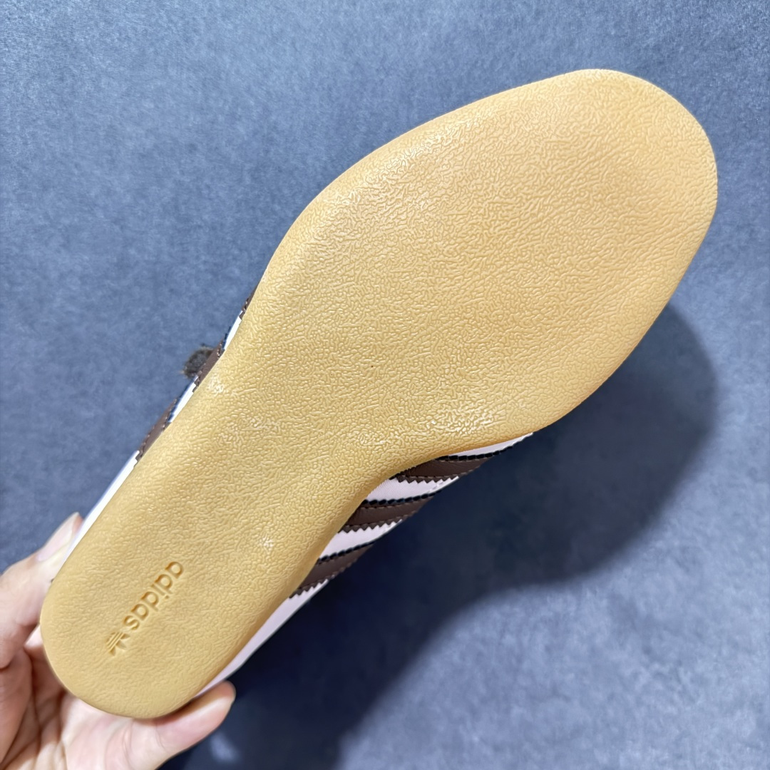 adidas ToKyo东京限定经典复古运动休闲鞋，橡胶鞋底轻薄柔软耐磨防滑、鞋面、鞋身采用梭织料贯穿整