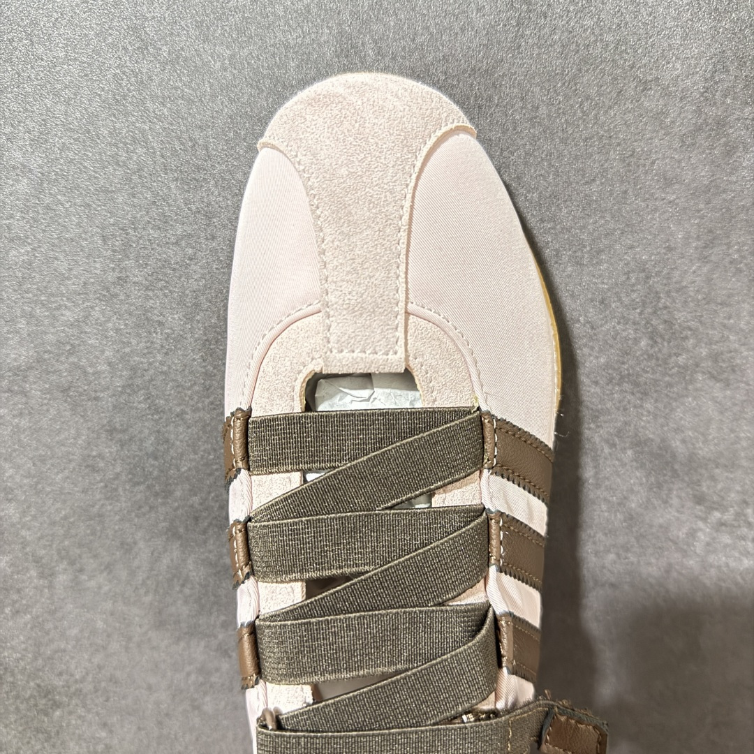 adidas ToKyo东京限定经典复古运动休闲鞋，橡胶鞋底轻薄柔软耐磨防滑、鞋面、鞋身采用梭织料贯穿整