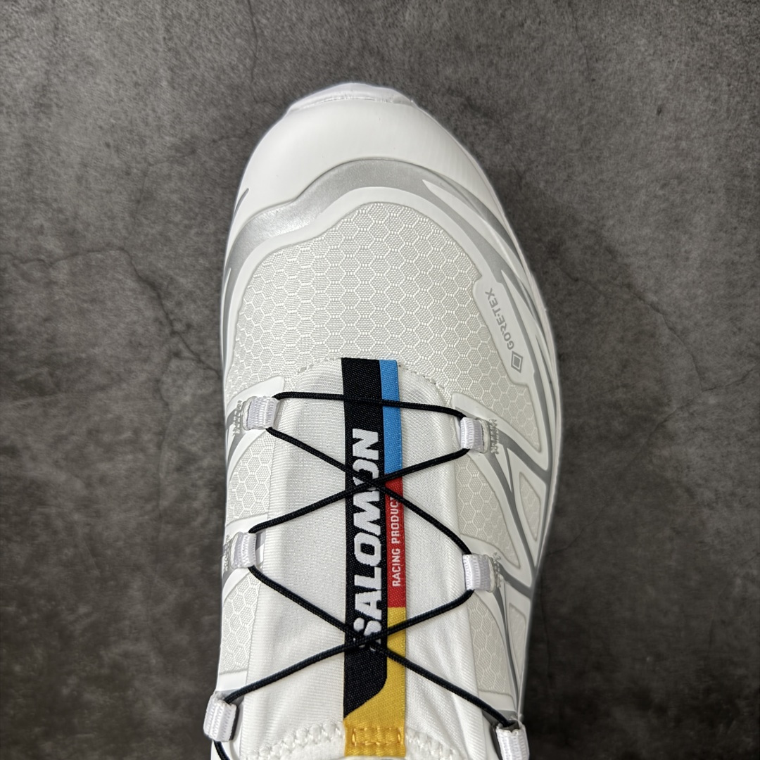 图片[5]-【PZ纯原】SALOMON XT-6 GTX 萨洛蒙潮流越野机能户外功能鞋 防水白银475811 真正防水鞋面 区别假防水 全新版本出货 好货不怕晚 品质 细节 材料都是肉眼可以见！ 售前售后也是其它工厂无法匹敌！ 纯原外贸平台特供订单 耗时半年巨作 全套原纸板楦头开发 原厂特供网布配套加持 确保原汁原味 完美呈现版型 原档数据独家私模五层组合大底 原装Ortholite轻量化鞋垫 中底布带钢印编号 原厂TPU锁扣 进口港宝加持 后跟自然饱满 还原公司包裹性 鞋面以“锯齿”状的包裹系统呈现 在基色底之下加入了各种色点缀 将公司的最新技术和时尚前卫的造型融入耐用的长跑款式中 鞋面由 TPU 薄膜制成 并焊接在高耐磨网眼上 使其既时尚又坚固 由 ACS底盘支撑 可增强稳定性和支撑力 以及由橡胶凸耳 Contragrip外底覆盖的 EVA 缓冲中底 旨在应对崎岖的地形 鞋舌上的彩色Salomon 标签、Quicklace 系统以及鞋头、鞋舌和鞋跟上的附加品牌使细节更加完美 让穿着者可以轻松驾驭户外与通勤下的任何运动生活场景 无缝鞋身户外随意纵横 颜值与脚感兼备 出街通勤 绝对非常吸睛 你值得拥有 尺码：36 36.5 37.5 38 38.5 39 40 40.5 41 42 42.5 43 44 44.5 45-莆田鞋
