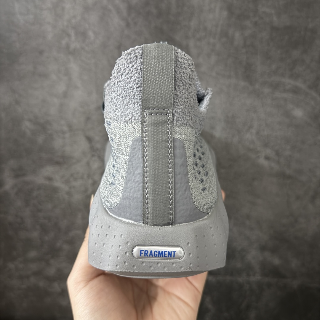 图片[4]-【纯原版】Fragment Design x NK Mind 002 藤原浩联名 足底按摩舒适运动休闲训练鞋 灰色 IQ8504-001 全套原厂楦头原纸板数据档案 历时四个月倾力打造 原厂0937机台Flyknit飞织工艺 鞋面针织密度弹性完美同步原鞋 工艺同步公司 原厂压底模 加固按摩单元 防止颗粒松动 原装TUP鞋扣 亮黑后跟条 白色字体采用工业级丝网印刷（丝印）工艺 字体边缘锐利清晰 笔画粗细均匀 没有毛边或晕染 依旧延续Mind系列的标志性外观 采用黑色Flyknit鞋面 并用到拼接结构和外露缝线强调设计感 鞋底依旧配备22个皇家蓝独立泡棉按摩球 鞋底的FRAGMENT经典标语也同样保留其中 还在鞋舌加入了一块印有闪电章的特殊提环 来进一步表明联名身份 正常尺码 尺码：36 36.5 37.5 38 38.5 39 40 40.5 41 42 42.5 43 44 44.5 45 46-莆田鞋
