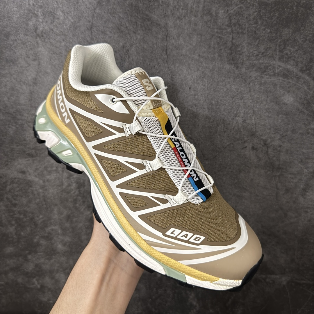 图片[3]-【纯原神版】 Salomon XT-6 萨洛蒙复古潮流户外机能登山跑鞋 492057 全套原纸板楦头开发 原厂特供网布配套加持 确保原汁原味 完美呈现版型 原档数据独家私模五层组合大底 原装Ortholite轻量化鞋垫 中底布带钢印编号 原厂TPU锁扣 进口港宝加持 后跟自然饱满 还原公司包裹性 鞋面以“锯齿”状的包裹系统呈现 在基色底之下加入了各种色点缀 将公司的最新技术和时尚前卫的造型融入耐用的长跑款式中 鞋面由 TPU 薄膜制成 并焊接在高耐磨网眼上 使其既时尚又坚固 由 ACS底盘支撑 可增强稳定性和支撑力 以及由橡胶凸耳 Contragrip外底覆盖的 EVA 缓冲中底 旨在应对崎岖的地形 鞋舌上的彩色Salomon 标签、Quicklace 系统以及鞋头、鞋舌和鞋跟上的附加品牌使细节更加完美 让穿着者可以轻松驾驭户外与通勤下的任何运动生活场景 无缝鞋身户外随意纵横 颜值与脚感兼备 出街通勤 绝对非常吸睛 你值得拥有 尺码：36 36.5 37.5 38 38.5 39 40 40.5 41 42 42.5 43 44 44.5 45-莆田鞋