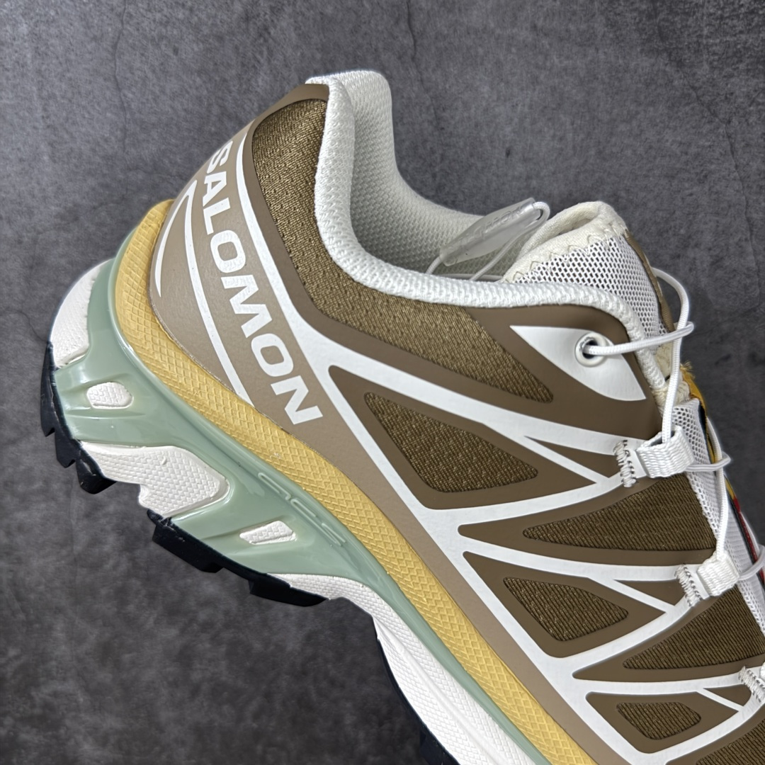 图片[7]-【纯原神版】 Salomon XT-6 萨洛蒙复古潮流户外机能登山跑鞋 492057 全套原纸板楦头开发 原厂特供网布配套加持 确保原汁原味 完美呈现版型 原档数据独家私模五层组合大底 原装Ortholite轻量化鞋垫 中底布带钢印编号 原厂TPU锁扣 进口港宝加持 后跟自然饱满 还原公司包裹性 鞋面以“锯齿”状的包裹系统呈现 在基色底之下加入了各种色点缀 将公司的最新技术和时尚前卫的造型融入耐用的长跑款式中 鞋面由 TPU 薄膜制成 并焊接在高耐磨网眼上 使其既时尚又坚固 由 ACS底盘支撑 可增强稳定性和支撑力 以及由橡胶凸耳 Contragrip外底覆盖的 EVA 缓冲中底 旨在应对崎岖的地形 鞋舌上的彩色Salomon 标签、Quicklace 系统以及鞋头、鞋舌和鞋跟上的附加品牌使细节更加完美 让穿着者可以轻松驾驭户外与通勤下的任何运动生活场景 无缝鞋身户外随意纵横 颜值与脚感兼备 出街通勤 绝对非常吸睛 你值得拥有 尺码：36 36.5 37.5 38 38.5 39 40 40.5 41 42 42.5 43 44 44.5 45-莆田鞋
