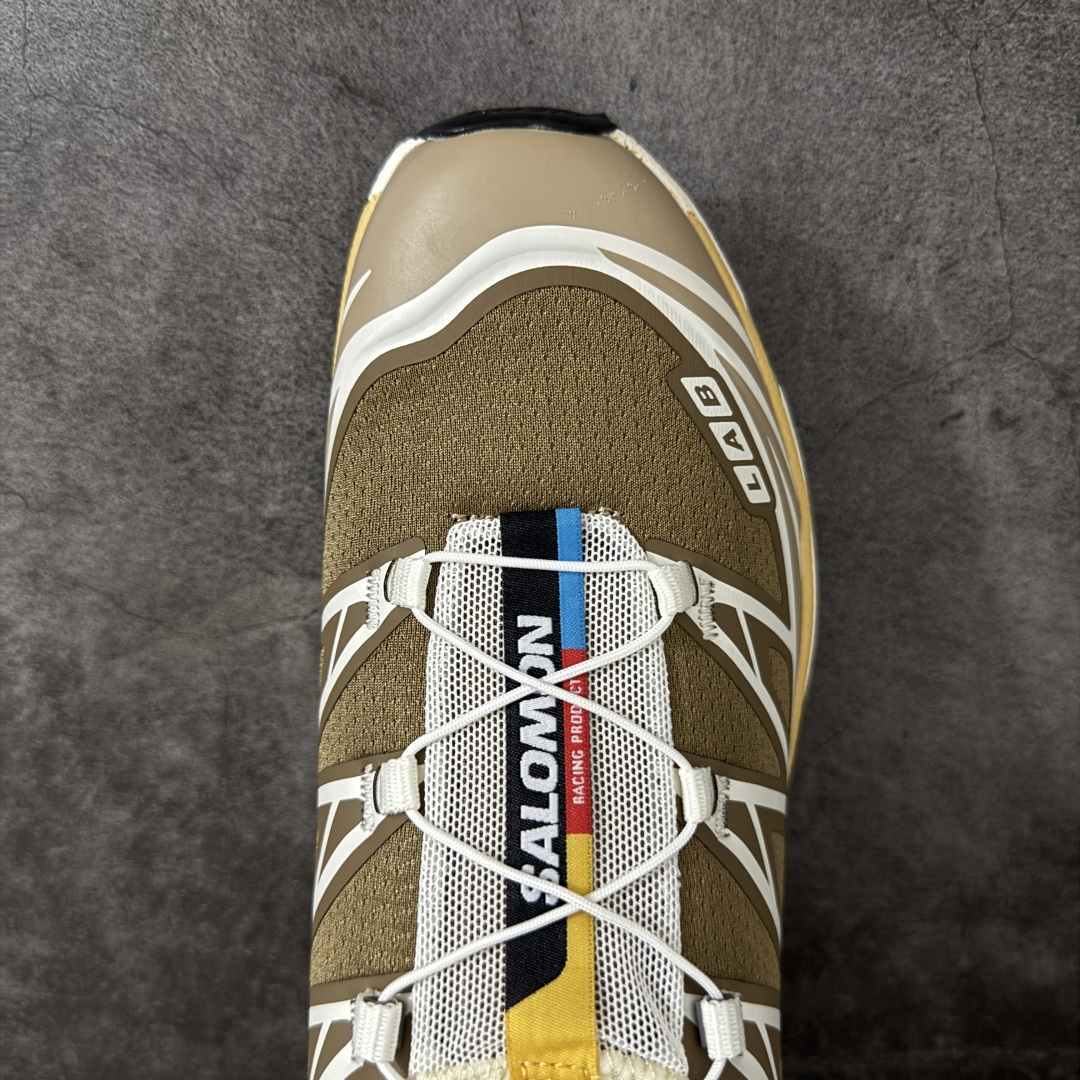 图片[5]-【纯原神版】 Salomon XT-6 萨洛蒙复古潮流户外机能登山跑鞋 492057 全套原纸板楦头开发 原厂特供网布配套加持 确保原汁原味 完美呈现版型 原档数据独家私模五层组合大底 原装Ortholite轻量化鞋垫 中底布带钢印编号 原厂TPU锁扣 进口港宝加持 后跟自然饱满 还原公司包裹性 鞋面以“锯齿”状的包裹系统呈现 在基色底之下加入了各种色点缀 将公司的最新技术和时尚前卫的造型融入耐用的长跑款式中 鞋面由 TPU 薄膜制成 并焊接在高耐磨网眼上 使其既时尚又坚固 由 ACS底盘支撑 可增强稳定性和支撑力 以及由橡胶凸耳 Contragrip外底覆盖的 EVA 缓冲中底 旨在应对崎岖的地形 鞋舌上的彩色Salomon 标签、Quicklace 系统以及鞋头、鞋舌和鞋跟上的附加品牌使细节更加完美 让穿着者可以轻松驾驭户外与通勤下的任何运动生活场景 无缝鞋身户外随意纵横 颜值与脚感兼备 出街通勤 绝对非常吸睛 你值得拥有 尺码：36 36.5 37.5 38 38.5 39 40 40.5 41 42 42.5 43 44 44.5 45-莆田鞋