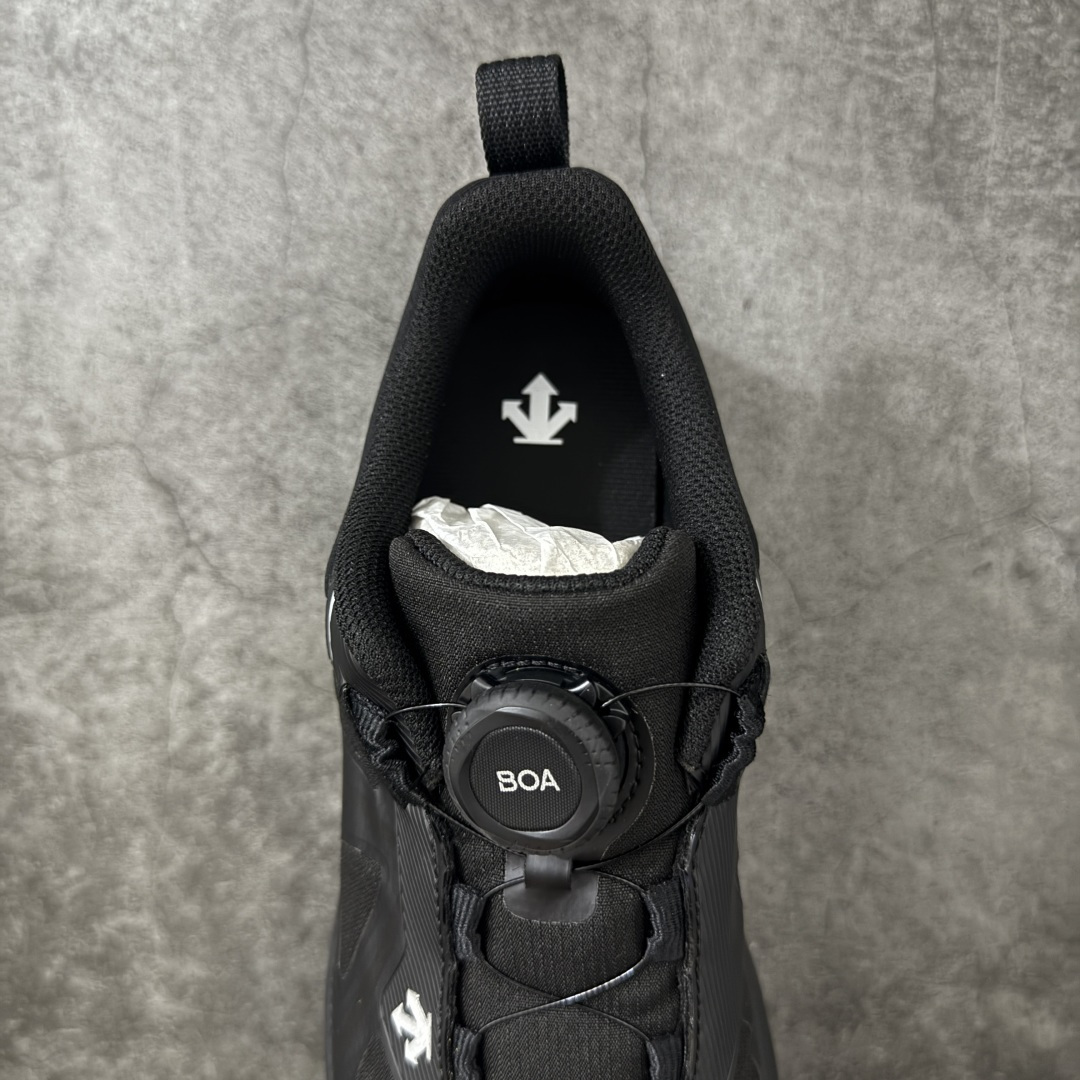 图片[8]-【公司级】DESCENTE 迪桑特 LAVITATE WIRE 3.0 GTX 城市通勤 户外低帮防水跑鞋 鞋面搭载 GORE-TEX 防水透气膜，能有效阻挡雨水渗入，同时排出鞋内湿气，雨天通勤、轻徒步都能保持干爽舒适。鞋舌处的 BOA 旋钮，轻轻一拧就能快速收紧鞋带，穿脱超方便，运动中也能随时调节包裹度。中底搭载迪桑特的 LAVITATE 缓震科技，脚感软弹且回弹迅速，长距离跑步或日常暴走都能有效缓解足部压力。外底采用耐磨橡胶材质，纹路专为湿滑路面和柏油路优化，抓地力强，无论是跑步还是日常通勤都很合适。 尺码：36 37 38 39 40 41 42 43 44 45-莆田鞋