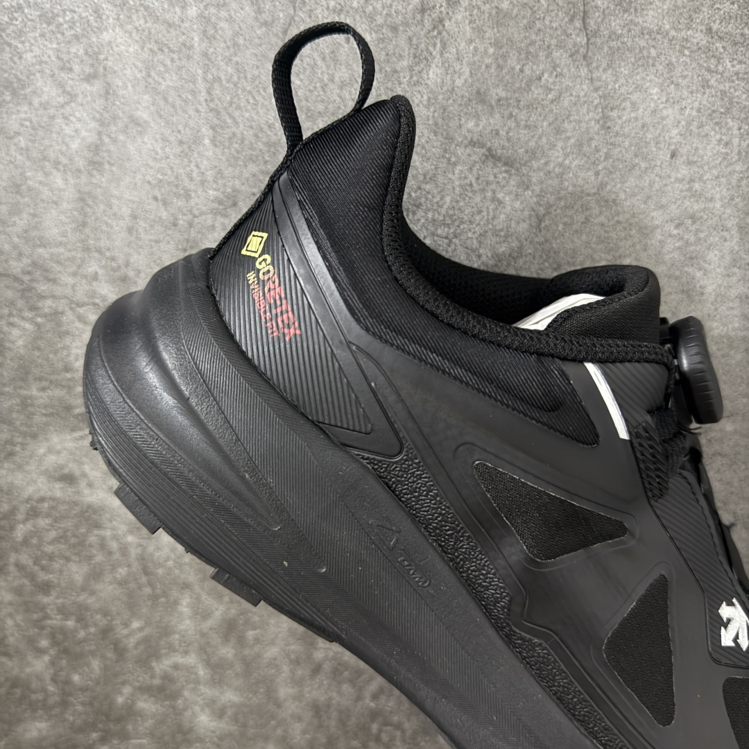 图片[7]-【公司级】DESCENTE 迪桑特 LAVITATE WIRE 3.0 GTX 城市通勤 户外低帮防水跑鞋 鞋面搭载 GORE-TEX 防水透气膜，能有效阻挡雨水渗入，同时排出鞋内湿气，雨天通勤、轻徒步都能保持干爽舒适。鞋舌处的 BOA 旋钮，轻轻一拧就能快速收紧鞋带，穿脱超方便，运动中也能随时调节包裹度。中底搭载迪桑特的 LAVITATE 缓震科技，脚感软弹且回弹迅速，长距离跑步或日常暴走都能有效缓解足部压力。外底采用耐磨橡胶材质，纹路专为湿滑路面和柏油路优化，抓地力强，无论是跑步还是日常通勤都很合适。 尺码：36 37 38 39 40 41 42 43 44 45-莆田鞋