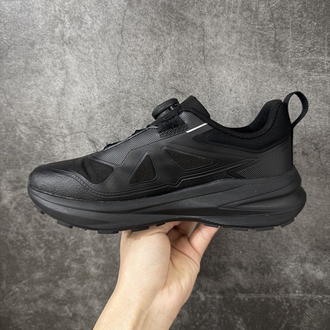 图片[2]-【公司级】DESCENTE 迪桑特 LAVITATE WIRE 3.0 GTX 城市通勤 户外低帮防水跑鞋 鞋面搭载 GORE-TEX 防水透气膜，能有效阻挡雨水渗入，同时排出鞋内湿气，雨天通勤、轻徒步都能保持干爽舒适。鞋舌处的 BOA 旋钮，轻轻一拧就能快速收紧鞋带，穿脱超方便，运动中也能随时调节包裹度。中底搭载迪桑特的 LAVITATE 缓震科技，脚感软弹且回弹迅速，长距离跑步或日常暴走都能有效缓解足部压力。外底采用耐磨橡胶材质，纹路专为湿滑路面和柏油路优化，抓地力强，无论是跑步还是日常通勤都很合适。 尺码：36 37 38 39 40 41 42 43 44 45-莆田鞋