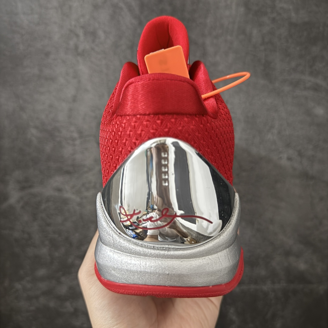图片[4]-【Star版本】Caitlin Clark x NK Kobe 5 Protro S2纯原生产线出品 科比五代克拉克联名银红 IV2712-001 完美复刻公司货 前掌超大Zoom Turbo气垫 后掌EVA缓震 真正的原汁原味 还原ZP脚感 全身鞋材卡料色独家定制 唯一正确喷漆工艺Swoosh 正确凹凸蛇鳞工艺 正确鞋面渐变效果 内全置真动飞态线 独立原厂模具 最大尺码达到48.5码 首批不拼图大几率过验 亲测已过 支持各种高强度实战 无需担心 上脚价 补货周期极长 脚宽建议买大半码 科比系列前掌偏窄 不影响二次销售 支持七天无理由退换 尺码：40 40.5 41 42 42.5 43 44 44.5 45 45.5 46 47.5 48.5-莆田鞋