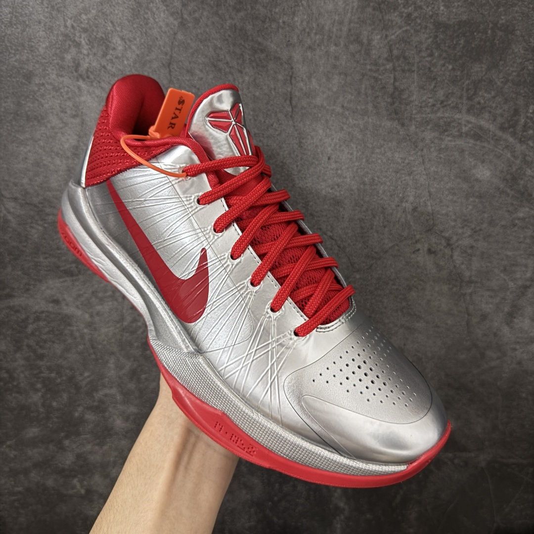 图片[3]-【Star版本】Caitlin Clark x NK Kobe 5 Protro S2纯原生产线出品 科比五代克拉克联名银红 IV2712-001 完美复刻公司货 前掌超大Zoom Turbo气垫 后掌EVA缓震 真正的原汁原味 还原ZP脚感 全身鞋材卡料色独家定制 唯一正确喷漆工艺Swoosh 正确凹凸蛇鳞工艺 正确鞋面渐变效果 内全置真动飞态线 独立原厂模具 最大尺码达到48.5码 首批不拼图大几率过验 亲测已过 支持各种高强度实战 无需担心 上脚价 补货周期极长 脚宽建议买大半码 科比系列前掌偏窄 不影响二次销售 支持七天无理由退换 尺码：40 40.5 41 42 42.5 43 44 44.5 45 45.5 46 47.5 48.5-莆田鞋